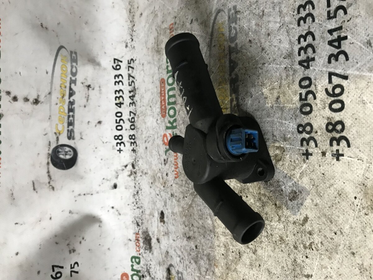 водопровідна труба; водяний патрубок; фланець системи охолодження (трійник) Volkswagen Golf IV (1997-2006) 06A121133D