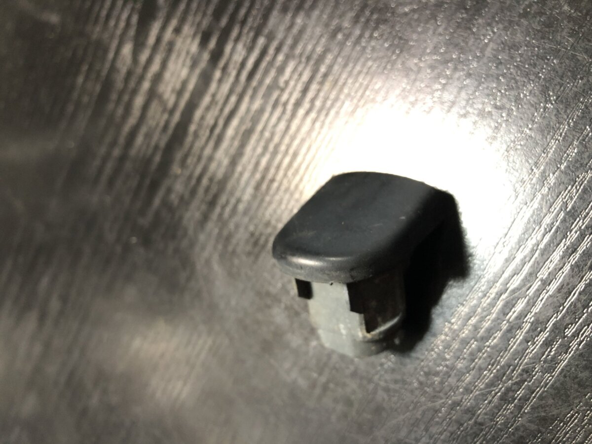 Заглушка ручки дверей a5/b5 (колір уточнюйте) Volkswagen Golf IV (1997-2006) 3B4839167