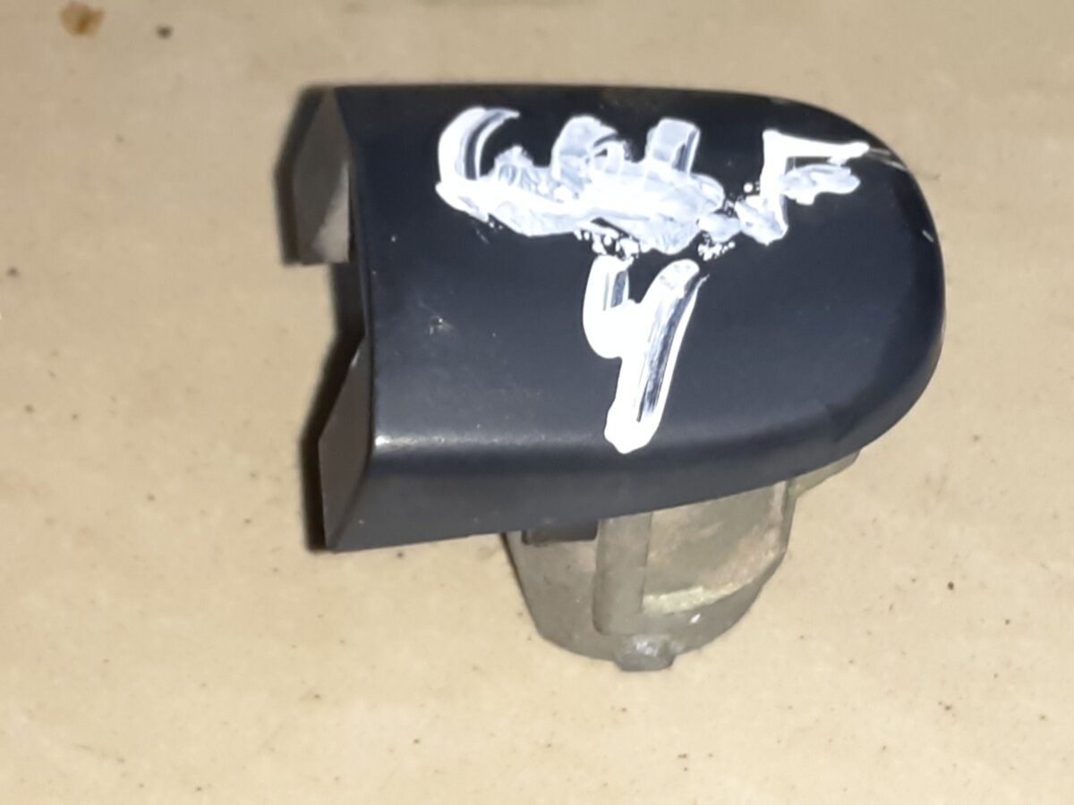 Заглушка ручки дверей a5/b5 (колір уточнюйте) Volkswagen Golf IV (1997-2006) 3B4839167