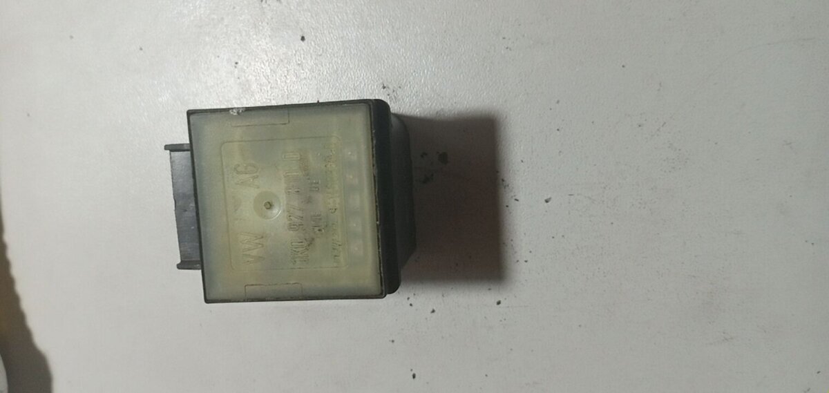 датчик холу; датчик холла Volkswagen Golf Plus 2005-2014 1K0927810D