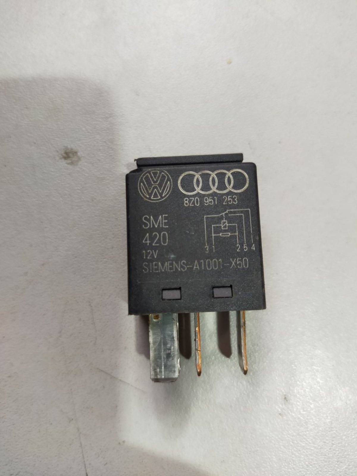 Реле багатофункціональне Volkswagen Golf Plus 2005-2014 8Z0951253