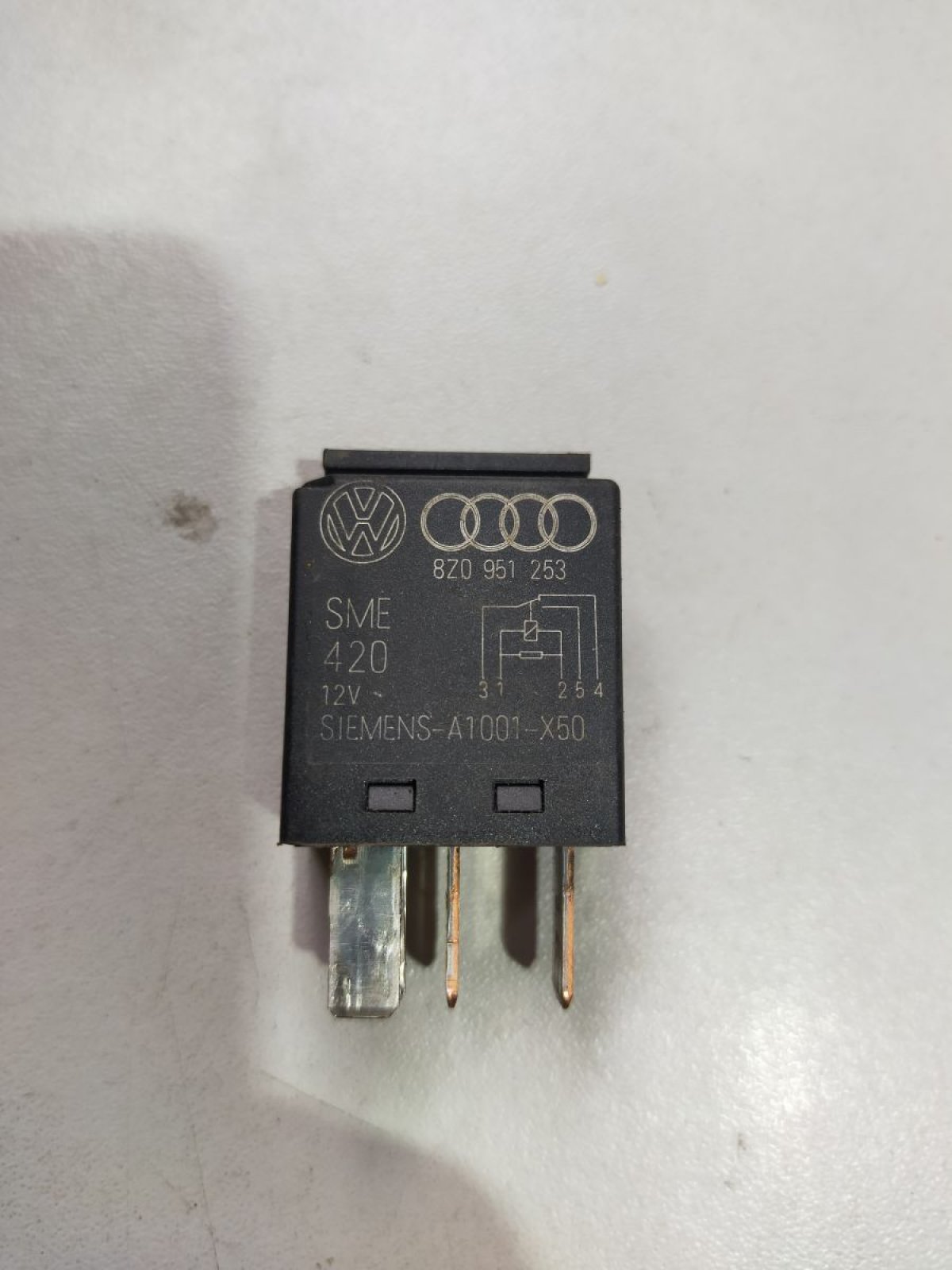 Реле багатофункціональне Volkswagen Golf Plus 2005-2014 8Z0951253