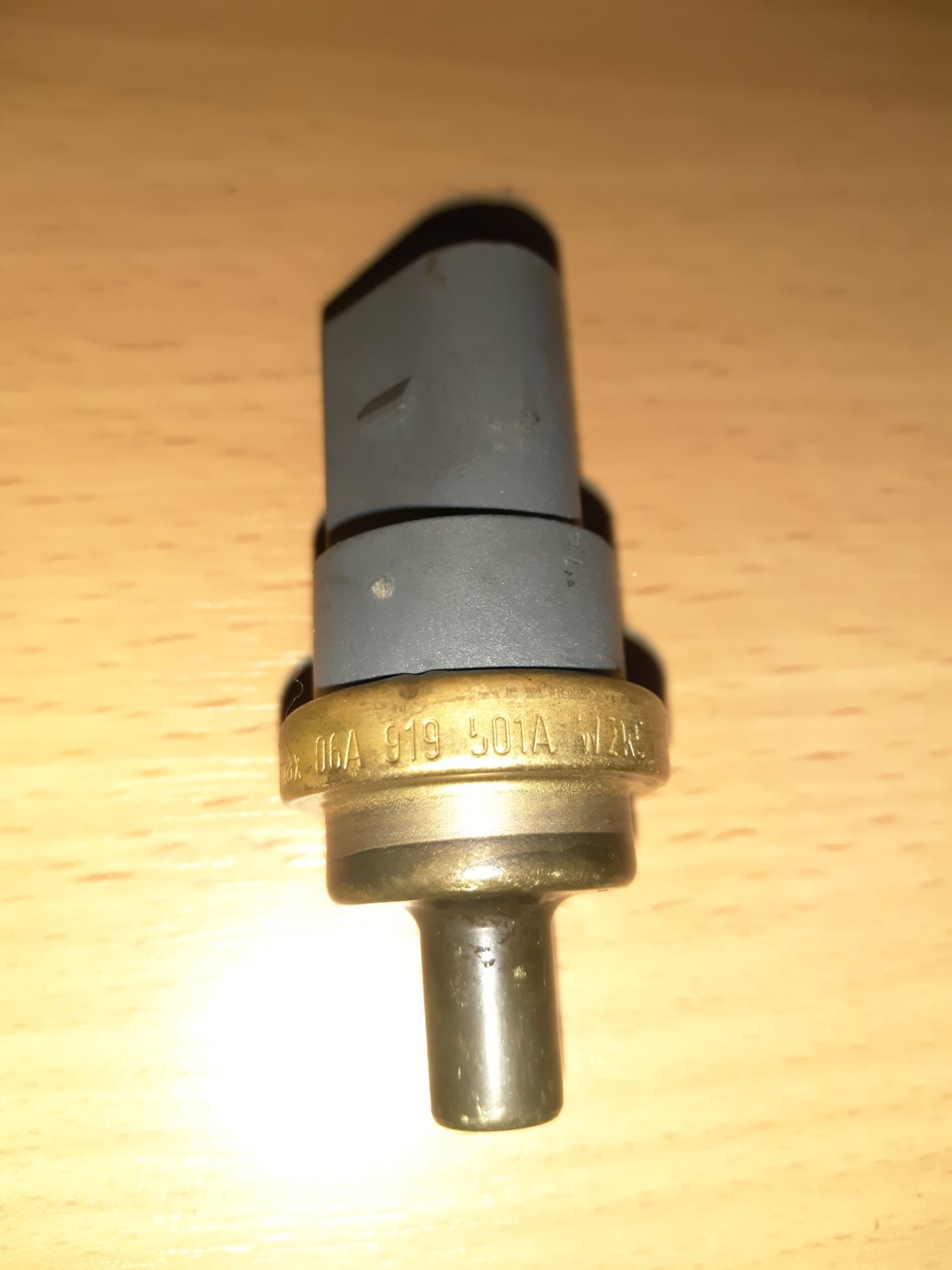 Датчик температури охолоджувальної рідини Volkswagen Golf V (2003-2009) 06A919501A