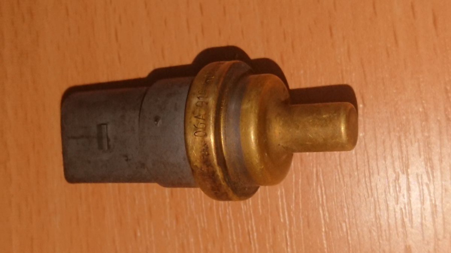 Датчик температури охолоджувальної рідини Volkswagen Golf V (2003-2009) 06A919501A