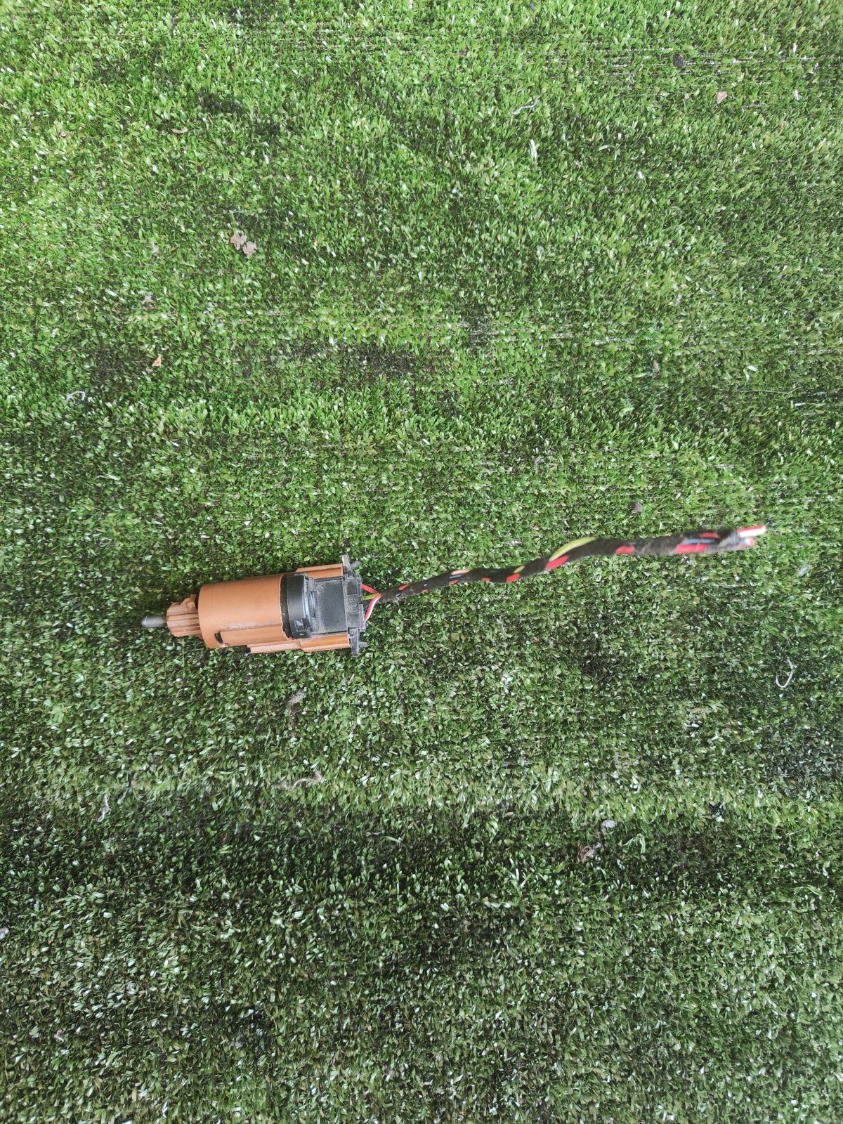 Датчик включения стоп сигнала Volkswagen Caddy III (2004-2015),Golf IV (1997-2006),Golf V (2003-2009),Touran I (2003-2010) 3B0945511B