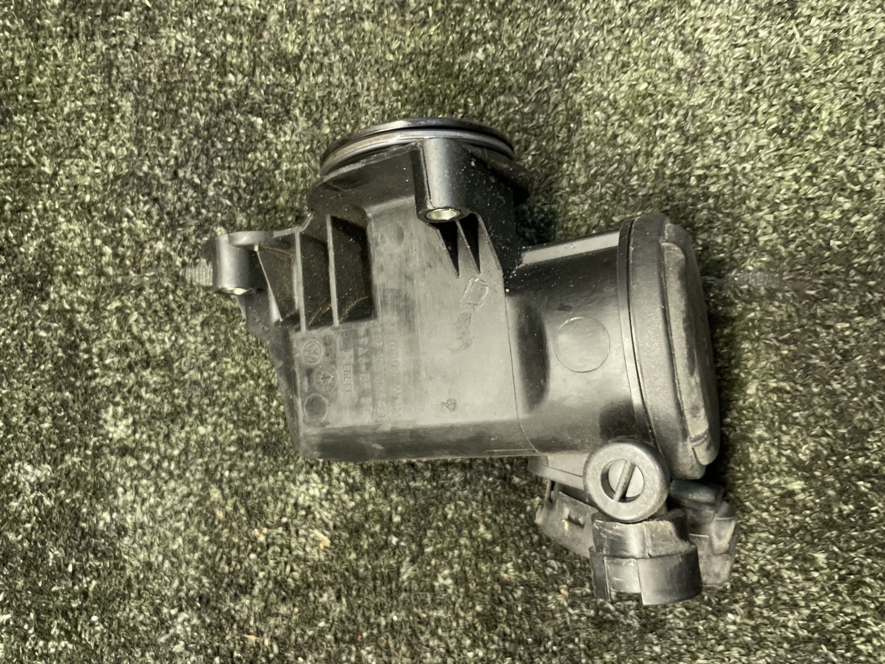 Клапан вентиляції  картерних газів Volkswagen Golf V (2003-2009) 036103464AH