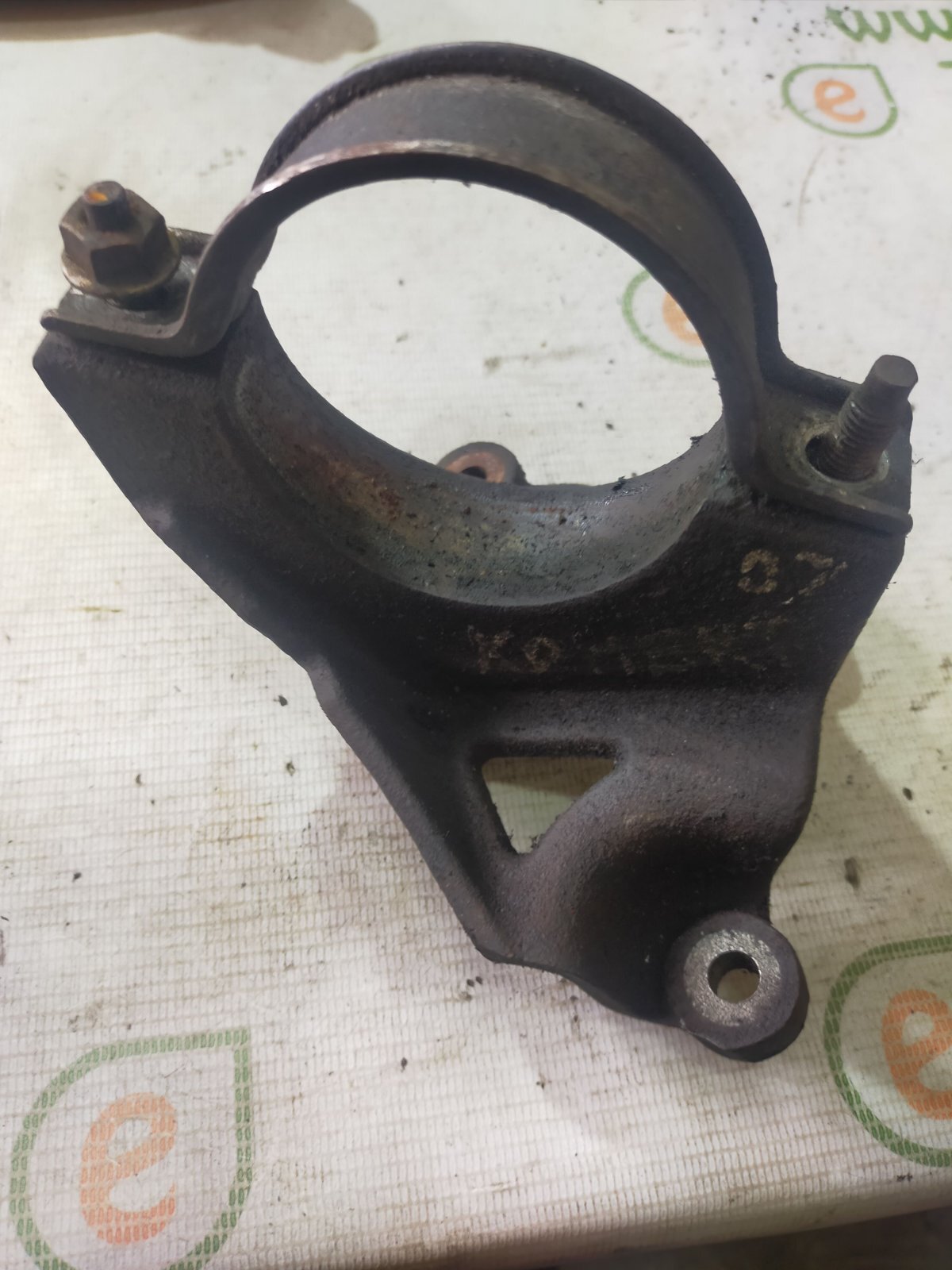 Кронштейн кріплення вихлопної системи Volkswagen Golf V (2003-2009) 4M513K305BC