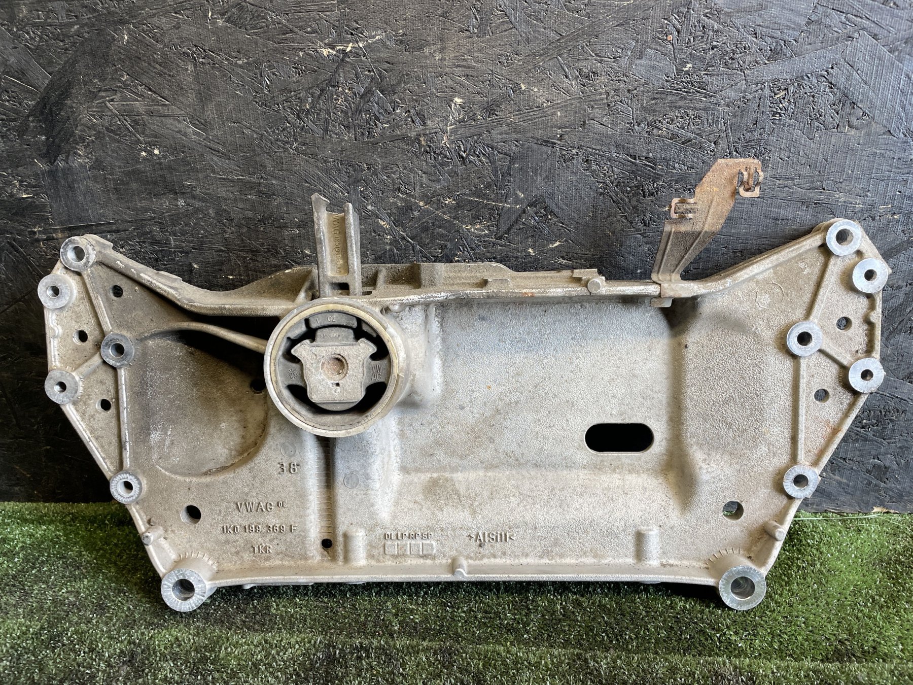 Підрамник Volkswagen Golf V (2003-2009) 1K0199369F