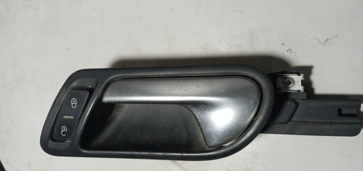 Ручка внутрішня Volkswagen Golf V (2003-2009) 1K1837113