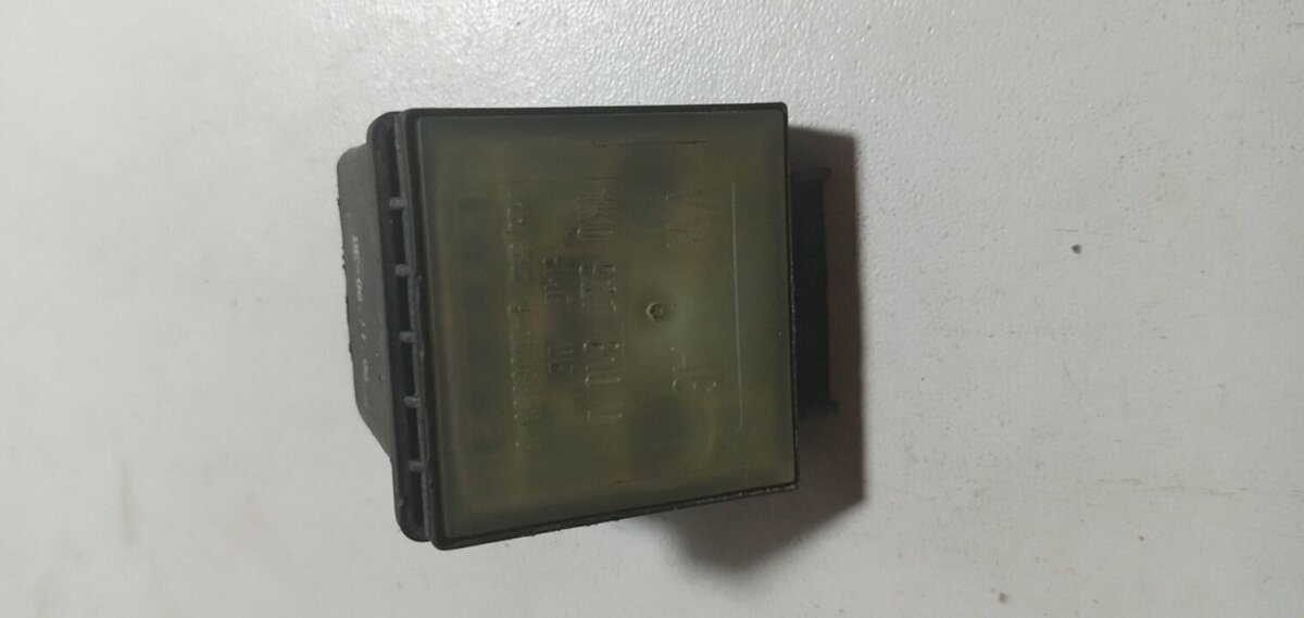 датчик холу; датчик холла Volkswagen Golf VI (2008-2012) 1K0927810D