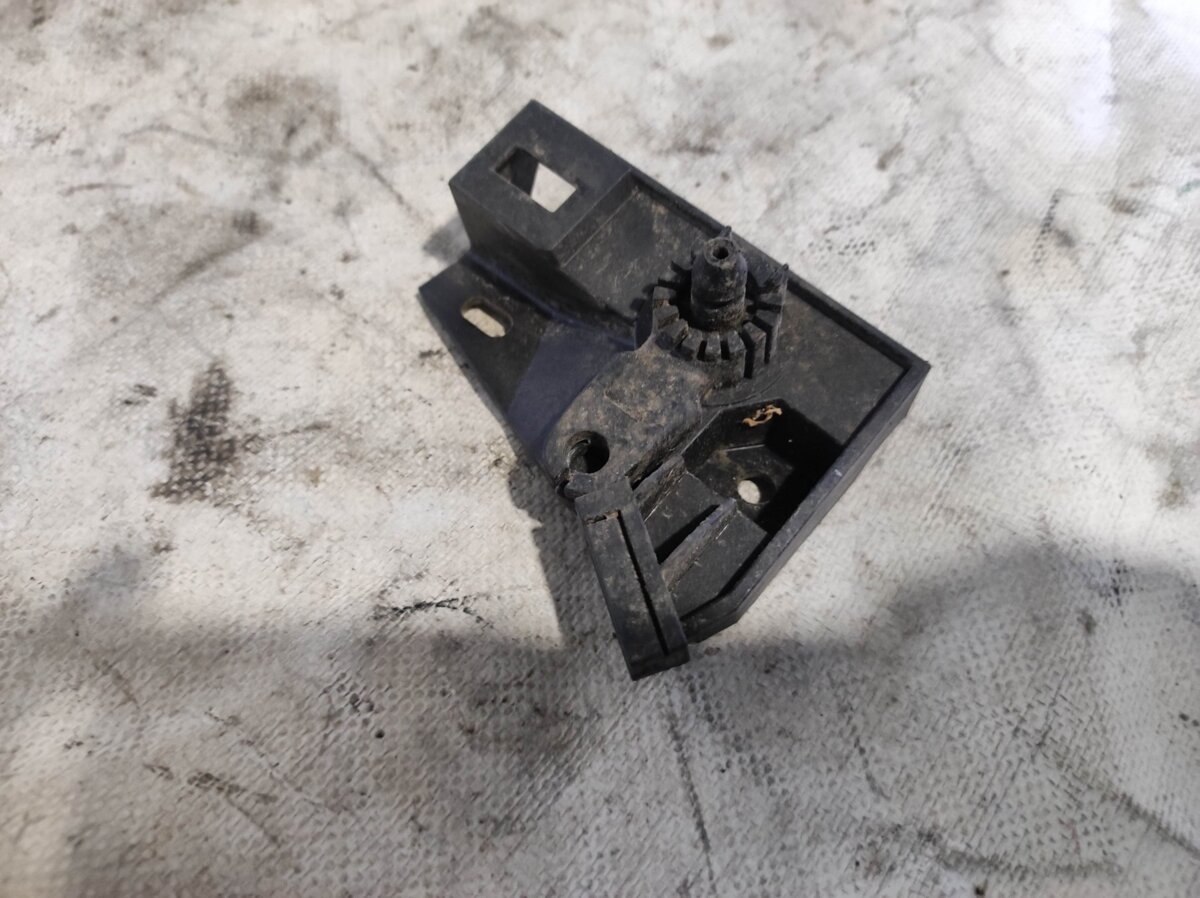 Елемент замка кабіни Volkswagen Golf VI (2008-2012) 1K1823633