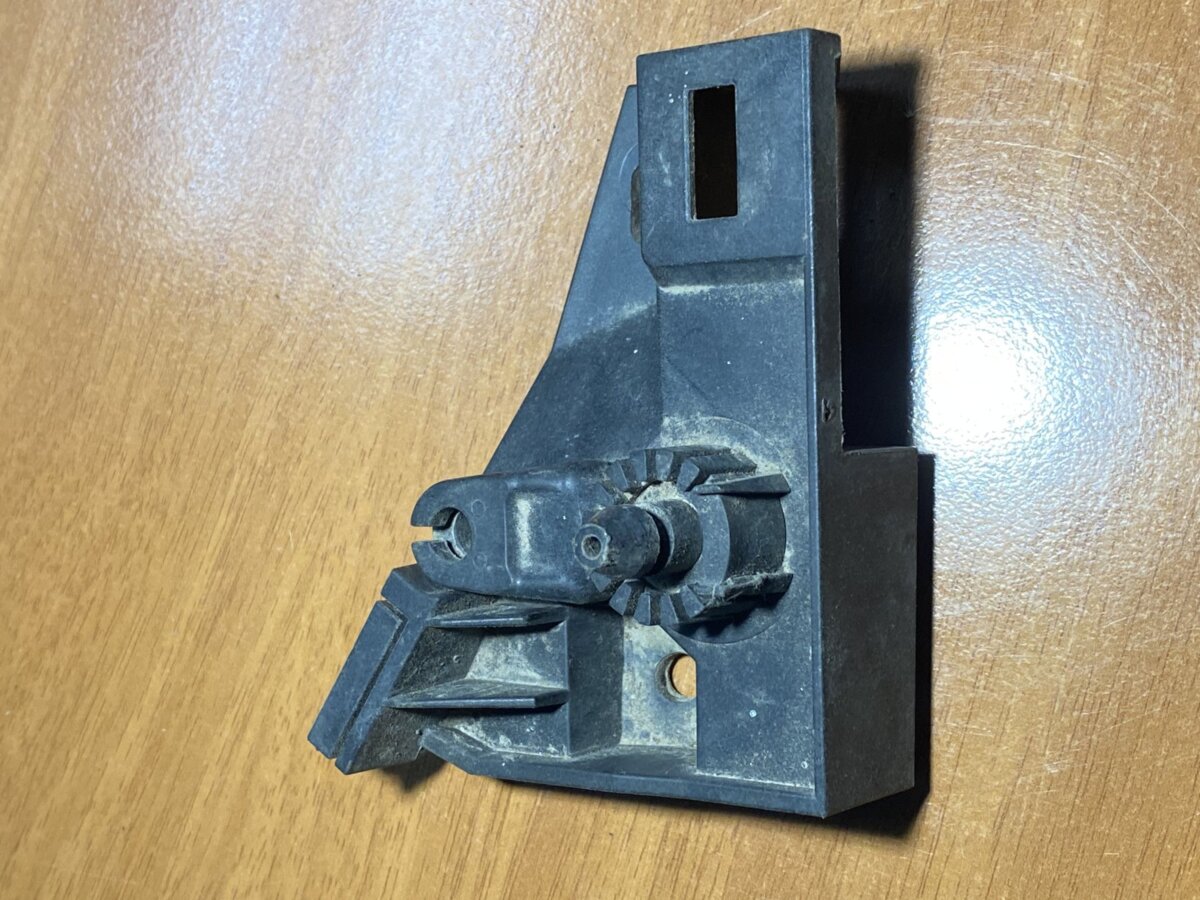 Елемент замка кабіни Volkswagen Golf VI (2008-2012) 1K1823633