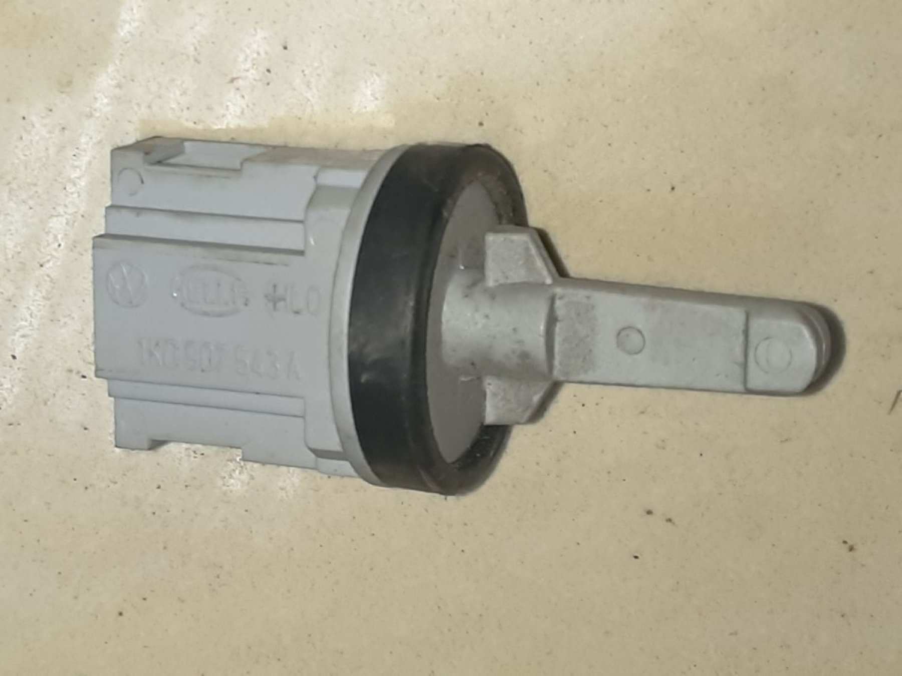 вимикач системи охолодження; датчик включення вентилятора; датчик радіатора; датчик температури охолоджуючої рідини автоматичної системи управління двигуном; датчик температури охолоджуючої рідини, включення вентилятора радіатора; датчик температури радіа