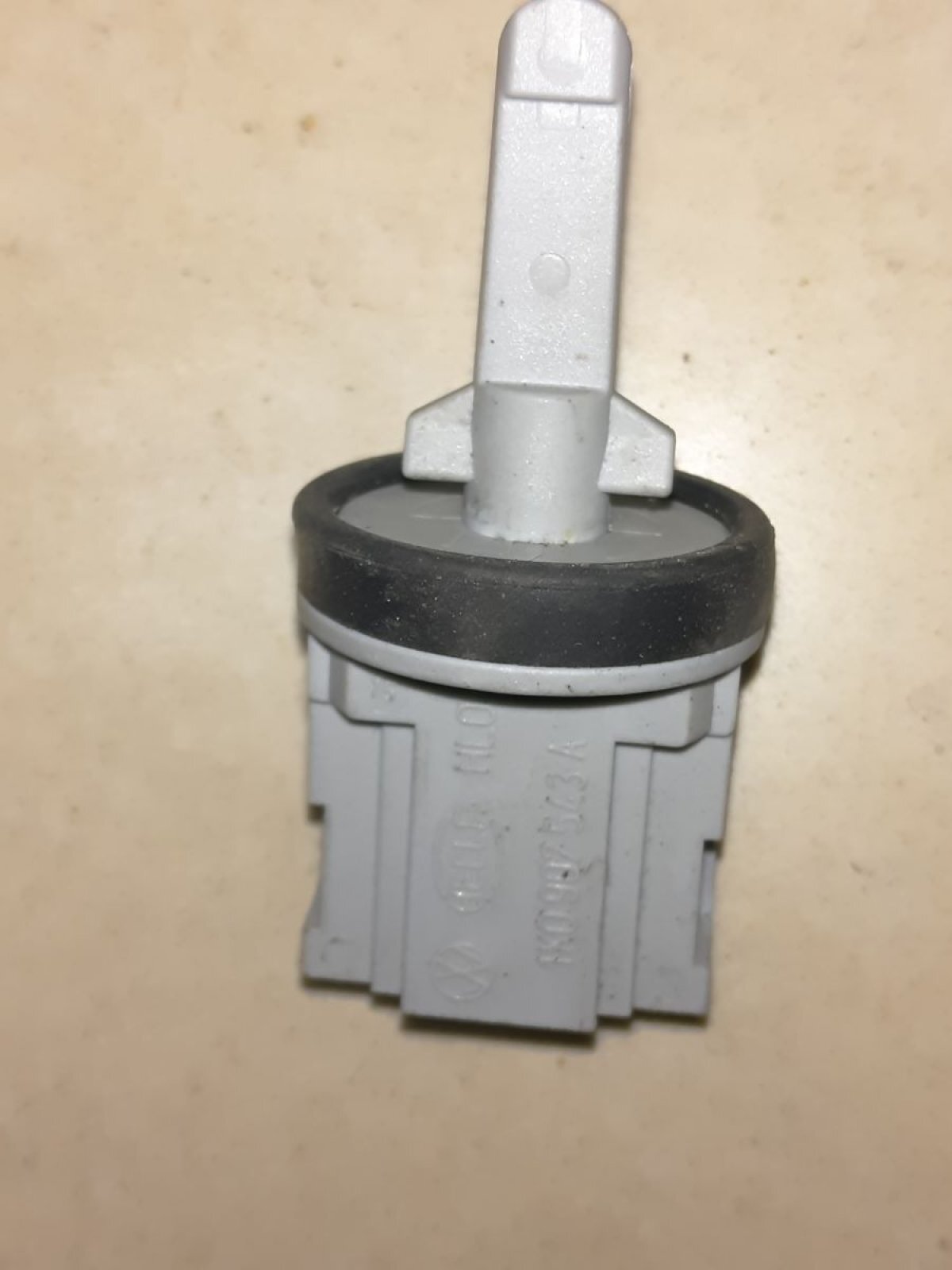 вимикач системи охолодження Volkswagen Golf VI (2008-2012) 1K0907543A