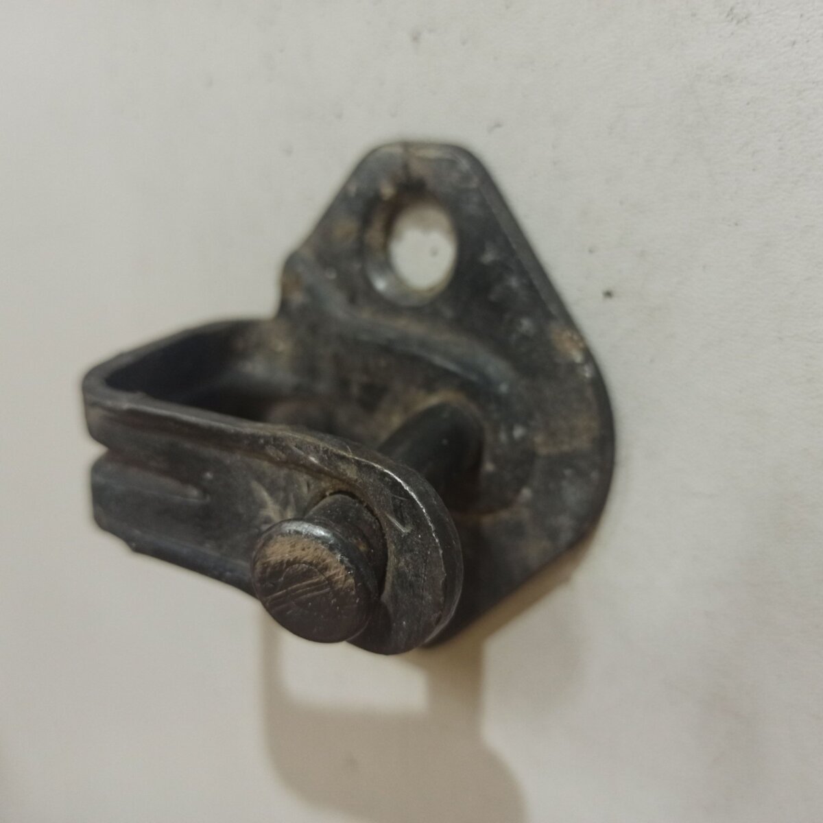 скоба замка  Volkswagen group 7H0843767E