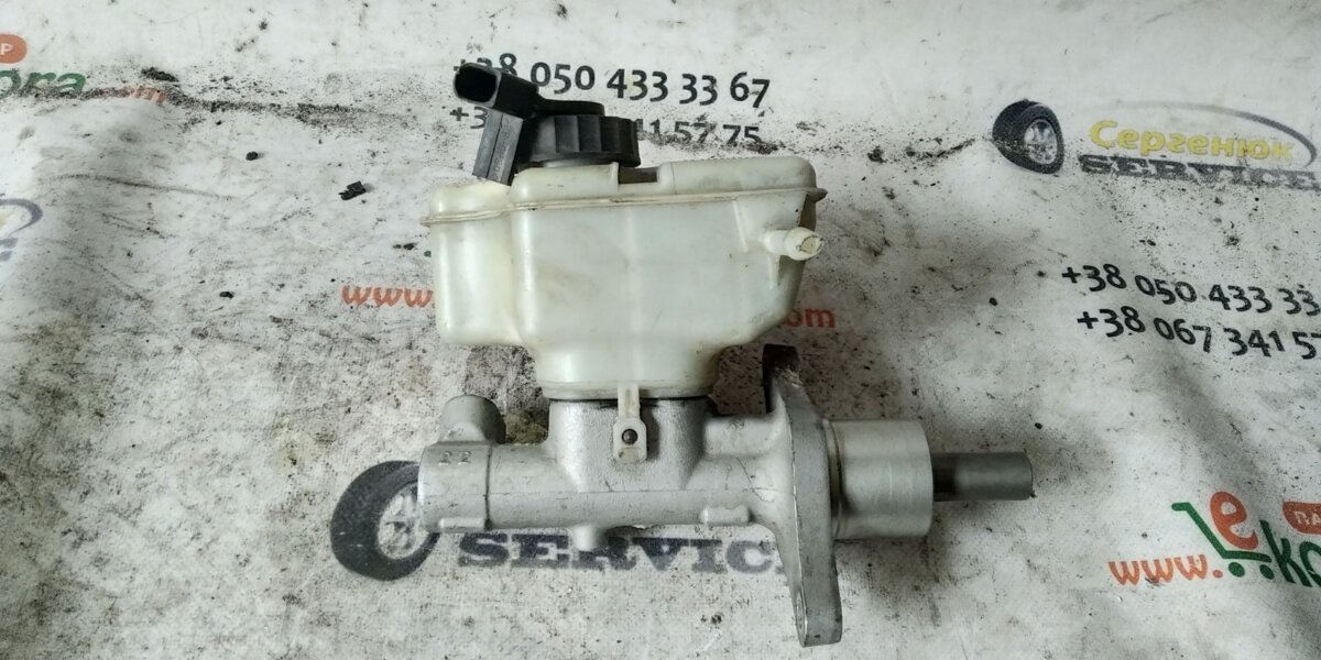 Головний гальмівний циліндр Volkswagen Jetta V (2005-2011) 1K1611301C
