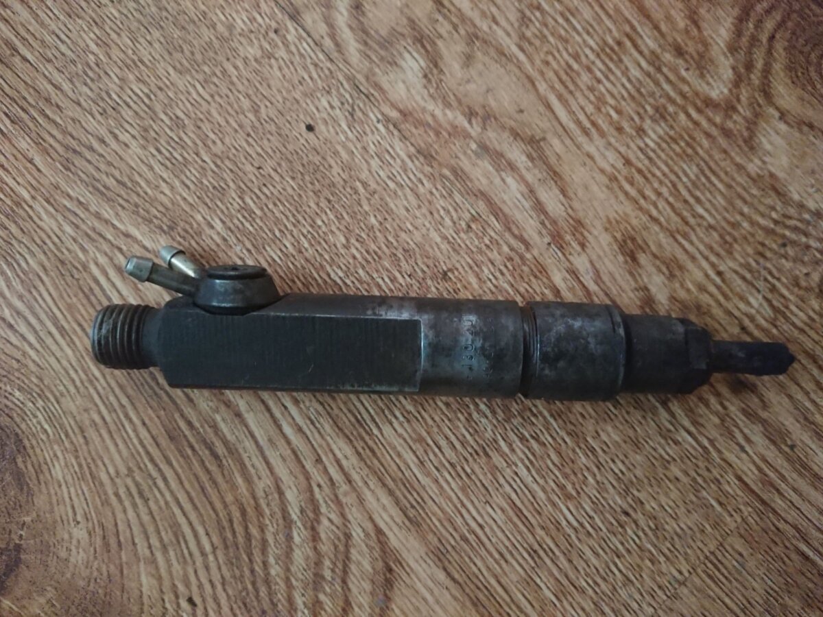 Форсунка палива Volkswagen LT 28-35 II 1996-2006 074130201C