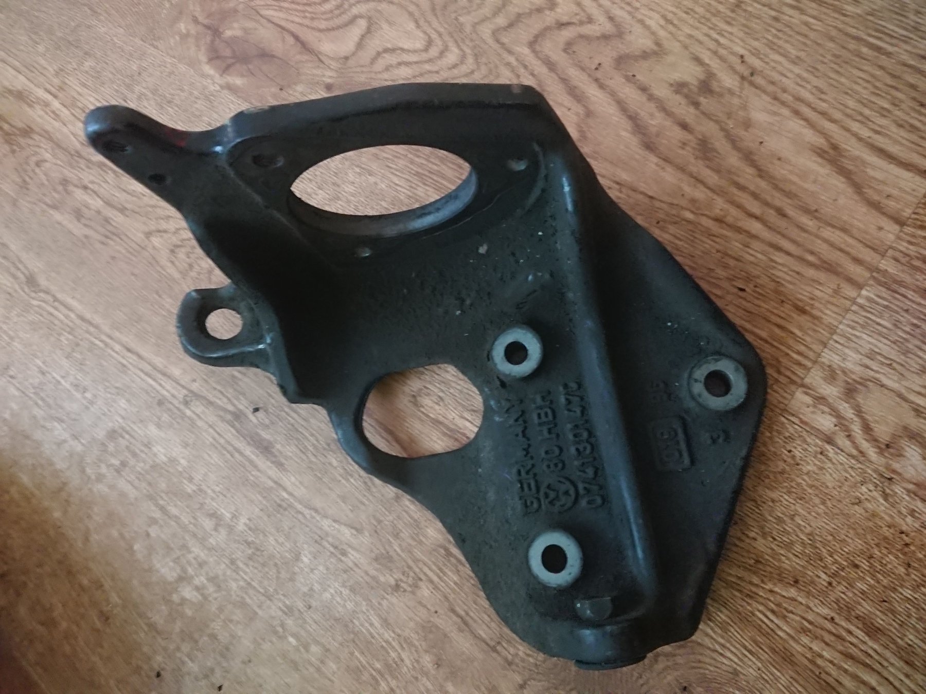 Кронштейн кріпл. тнвд vw lt, t-4 2.5 tdi oe б/у Volkswagen LT 28-35 II 1996-2006 074130147C