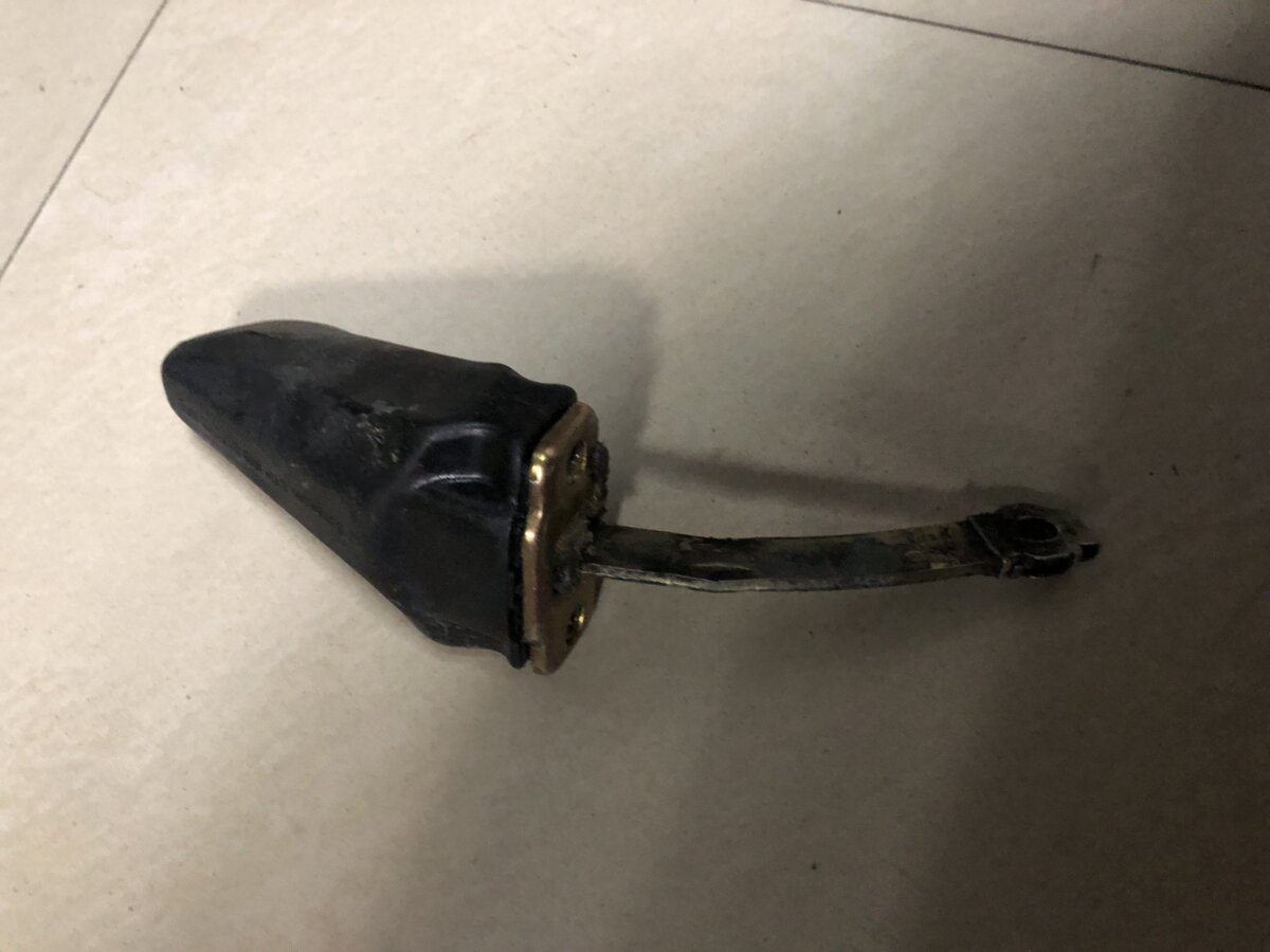 Обмежувач дверей Volkswagen Passat B3 (1988-1993) 1H0837249