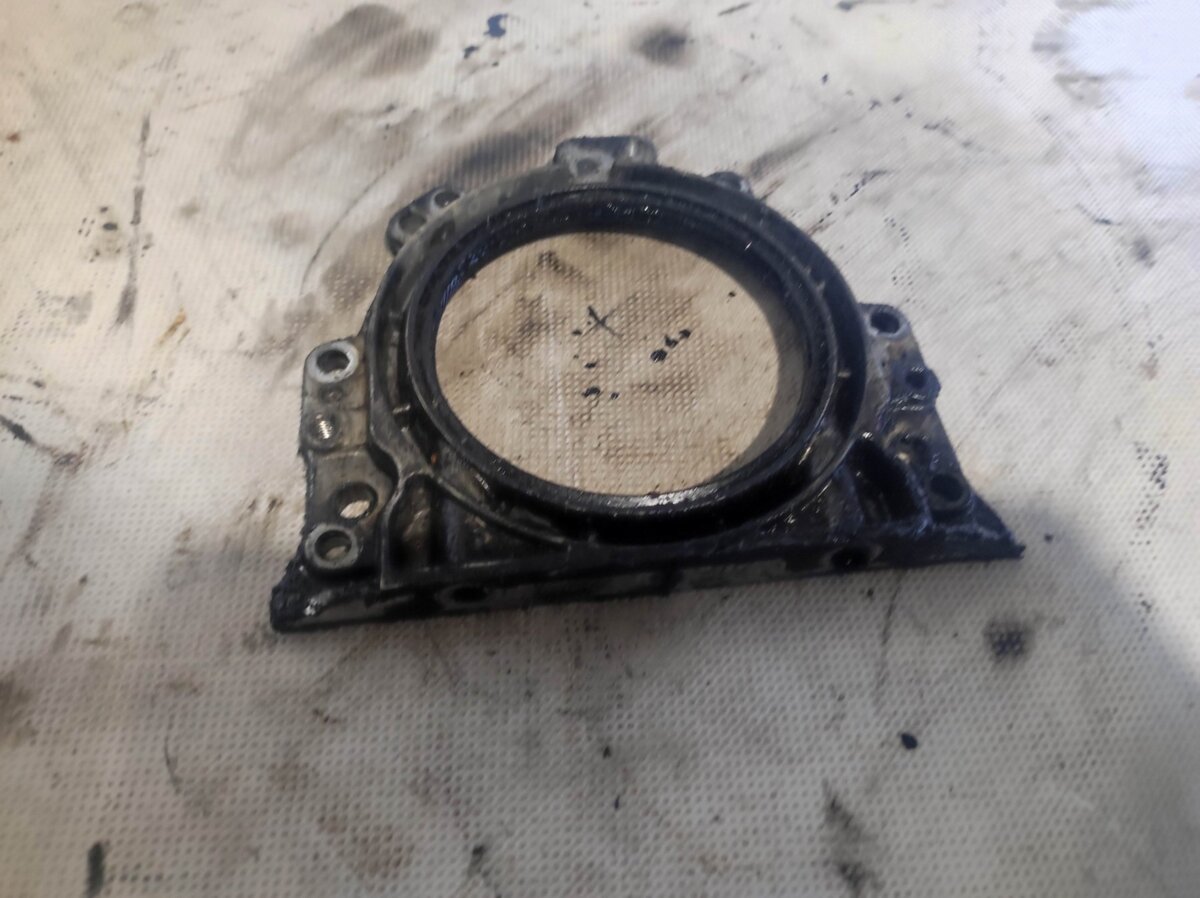 сальник коленвала двигуна, задній; сальник коленвала корінний; сальник колінвала двигуна, задній Volkswagen Passat B4 (1993-1996) 068103171F