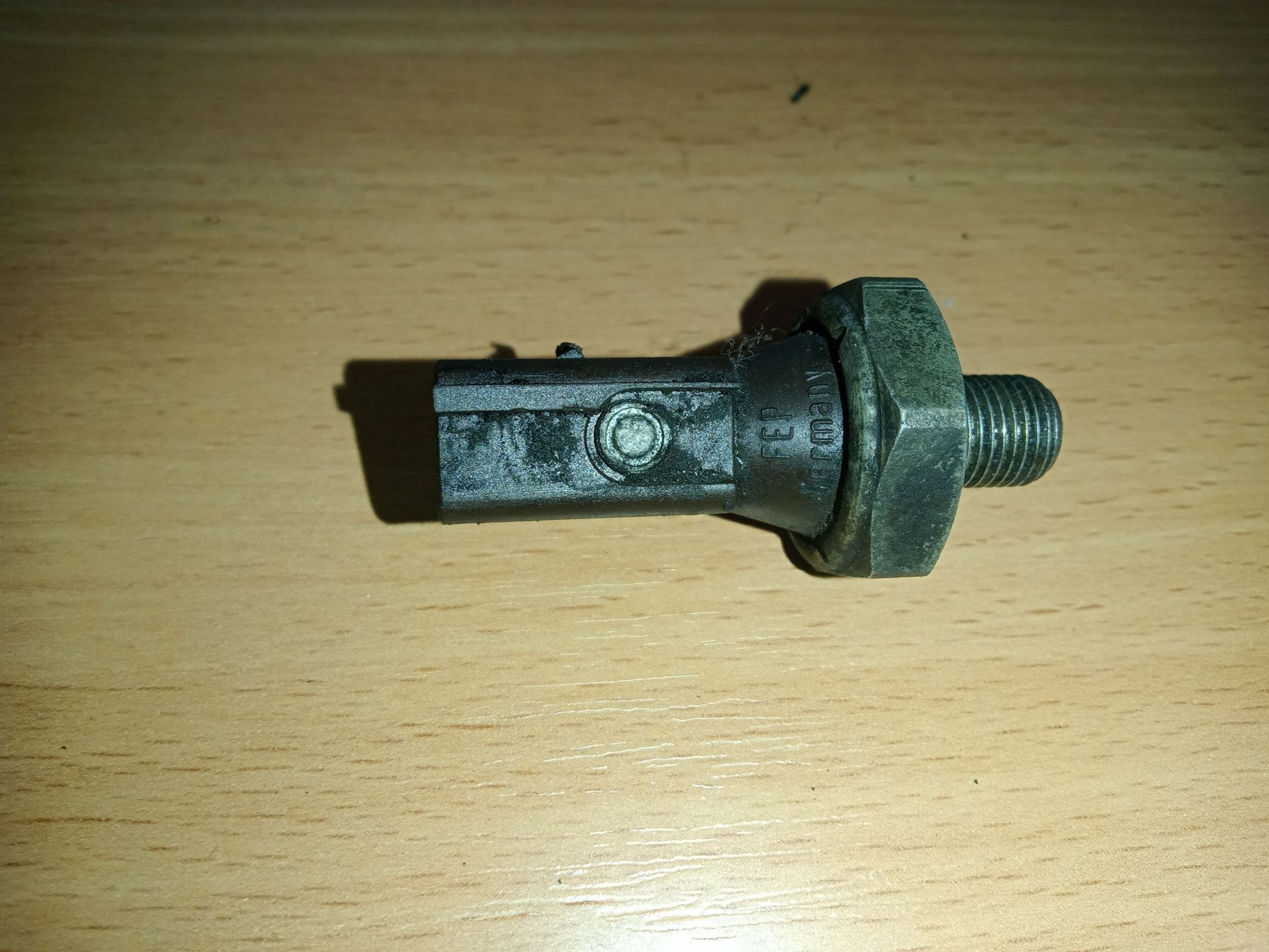 датчик показника тиску масла; датчик тиску масла двигуна; манометри (показник тиску масла; Датчик тиску масла) Volkswagen Passat B5 (1996-2005) 038919081D