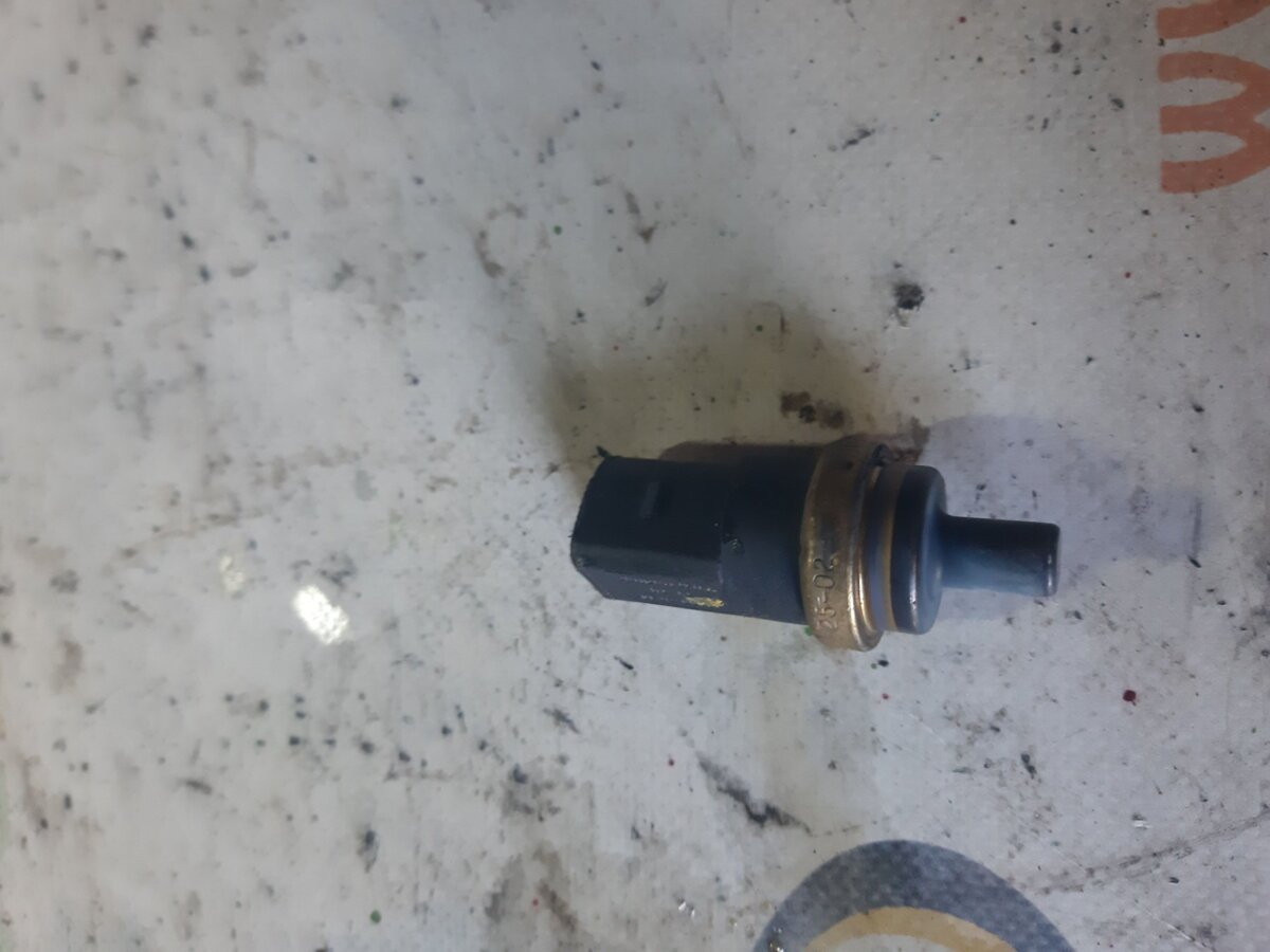 Датчик температуры охлаждающей жидкости Volkswagen Passat B5 (1996-2005) 078919501C