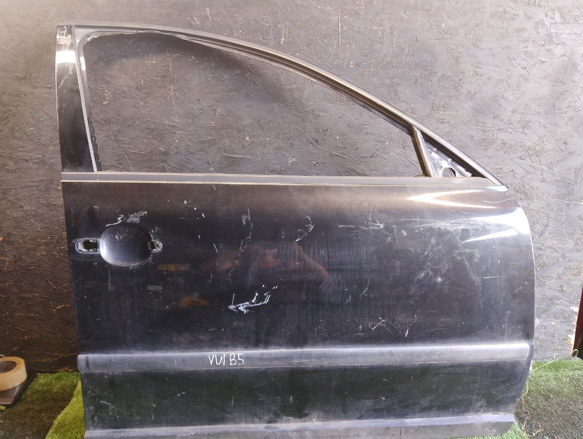 Двері передні праві Volkswagen Passat B5 (1996-2005) 3B4831052BE