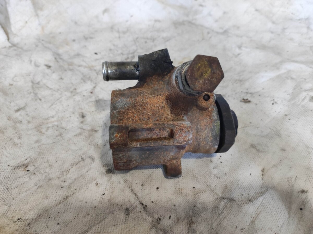 гпр керма; насос гідравліки; насос гідропідсилювача керма; насос гідропідсилювача механізму кермового управління; насос гпк; насос кермового управління; насос рульового механізму; помпа гпк; насос гідропідсилювача керма (гпк) Volkswagen Passat B5 (1996-20