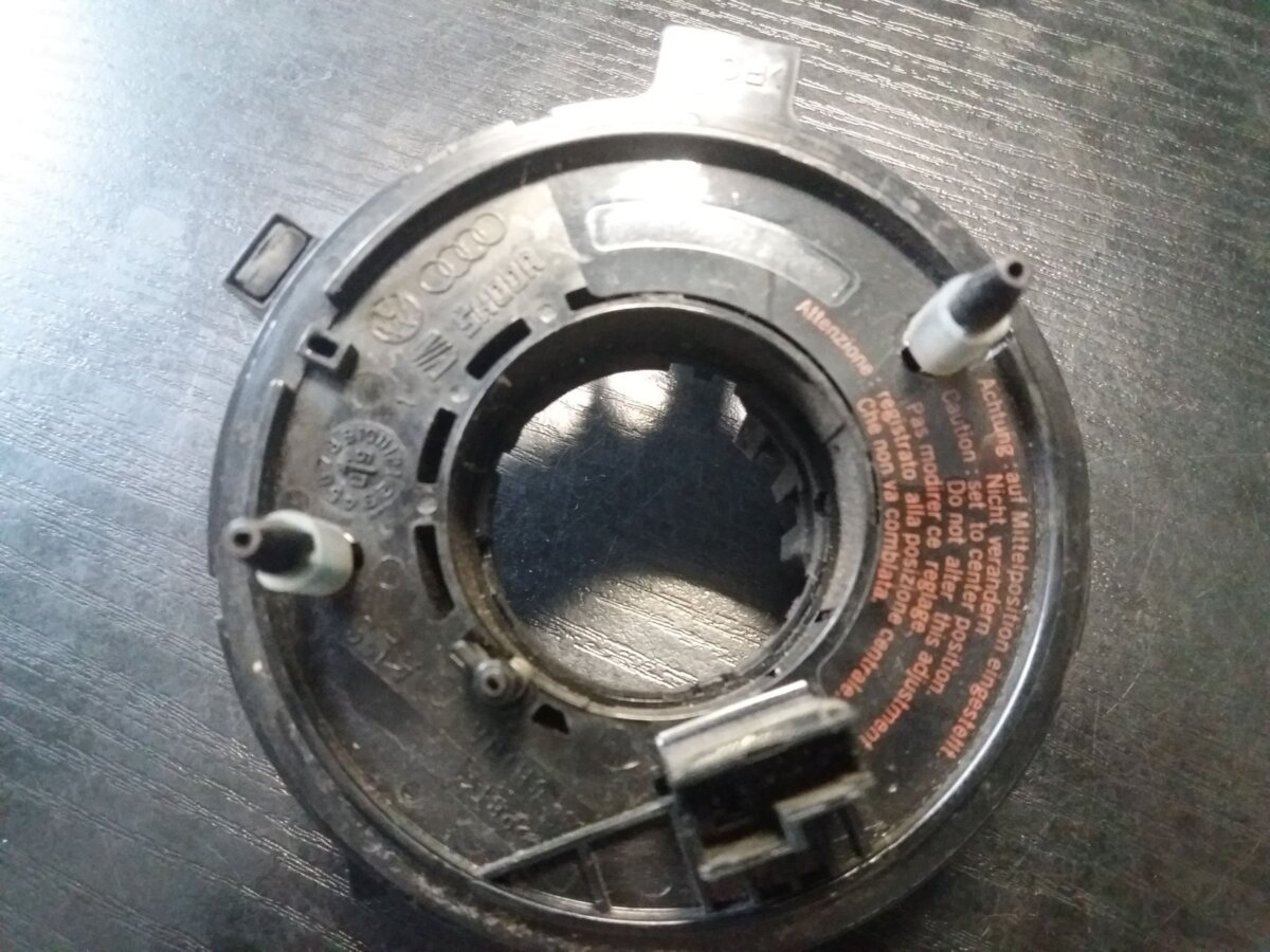 касета airbag; кільце айрбег контактне; кільце ейрбег контактне; кільце подушки безпеки; кільце рульового airbag; контактне кільце подушки безпеки; контактний блок подушки безпеки; підрульові контактна кільце; спіраль airbag; шлейф airbag; шлейф керма; кі