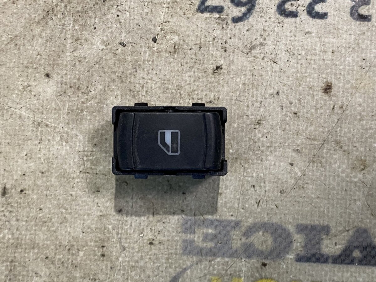 кнопка підйомника задніх стекол; кнопка підйомника заднього скла; кнопка вмикання двигуна склопідіймача задня Volkswagen Passat B5 (1996-2005) 3B0959855