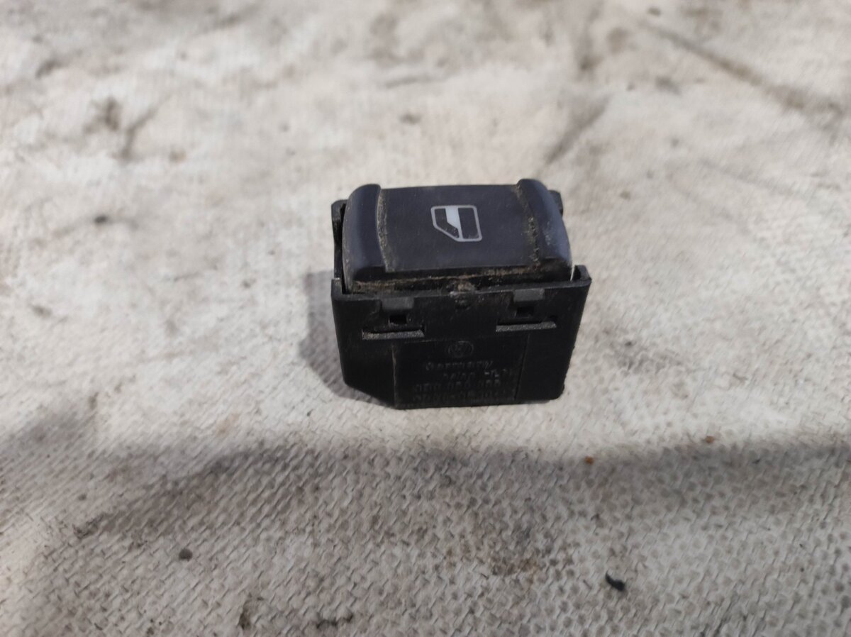 кнопка підйомника задніх стекол; кнопка підйомника заднього скла; кнопка вмикання двигуна склопідіймача задня Volkswagen Passat B5 (1996-2005) 3B0959855