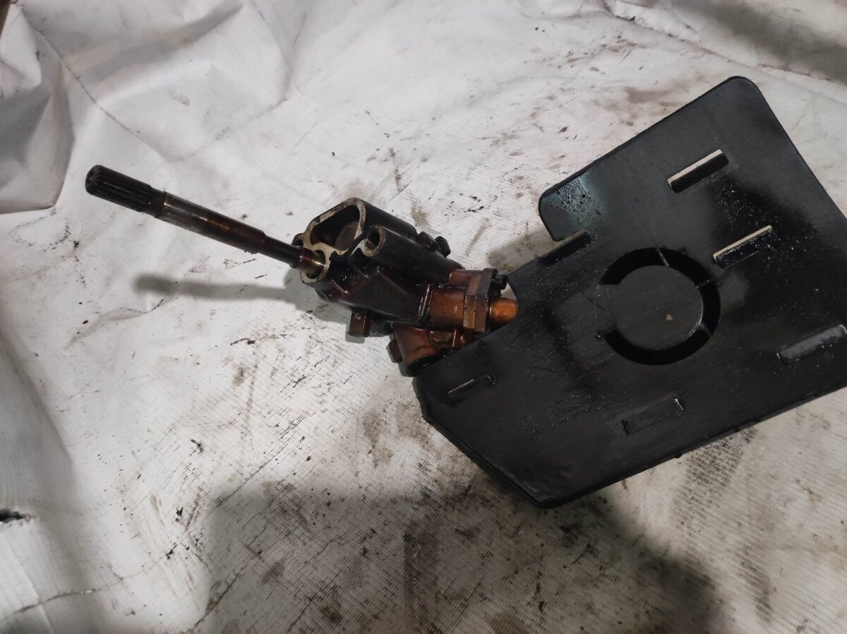 Насос масляный 1.9 Volkswagen Passat B5 (1996-2005) 026115153A