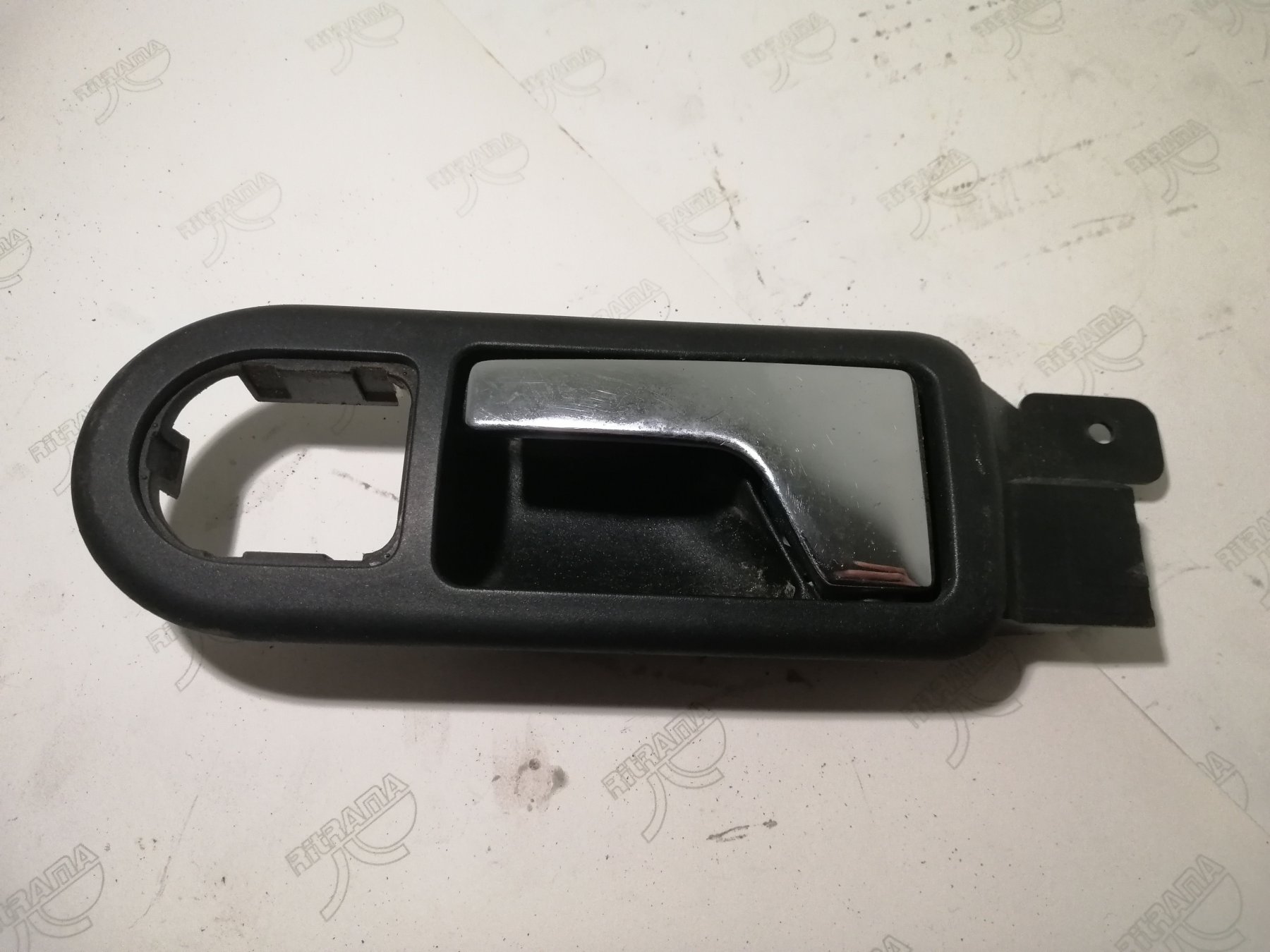 Ручка передня ліва Volkswagen Passat B5 (1996-2005) 3B1837113