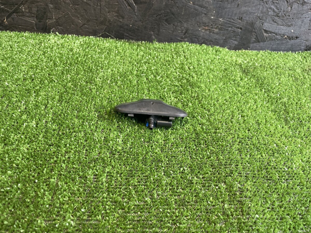 Форсунка омивача лобового скла Volkswagen Passat B6 (2005-2010) 5M0955986C