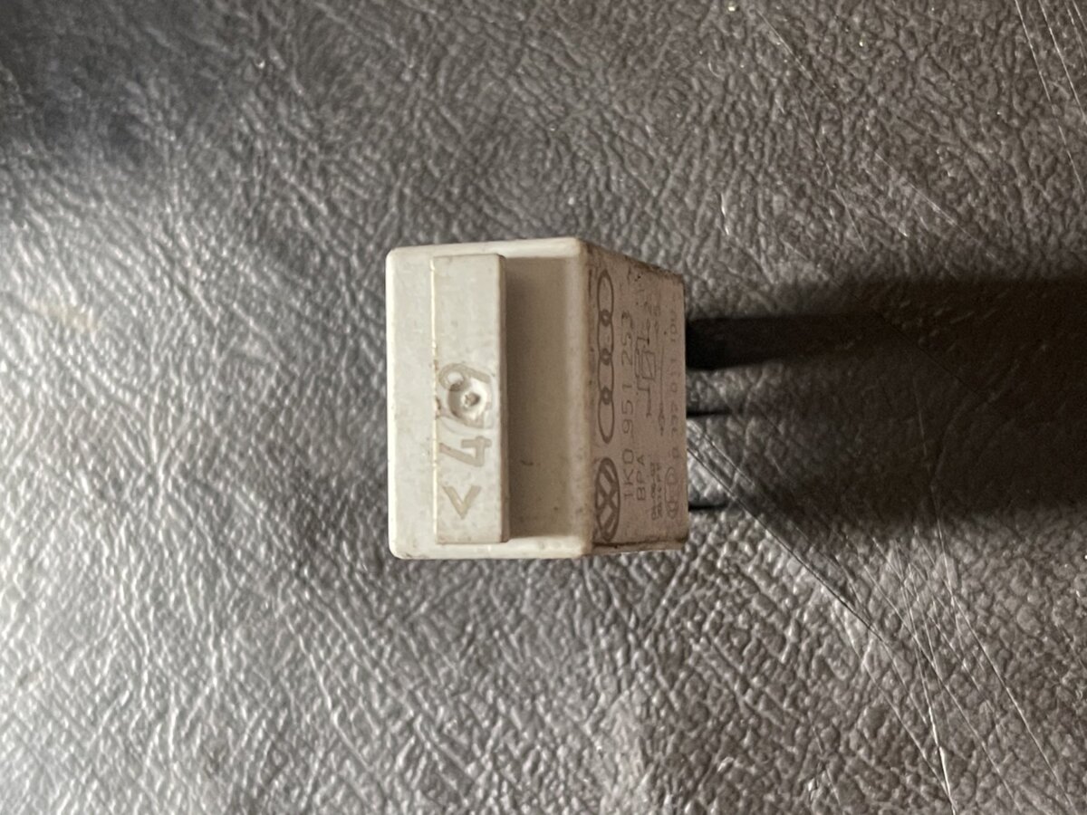 Реле звукового сигнала Volkswagen Passat B6 (2005-2010) 1K0951253