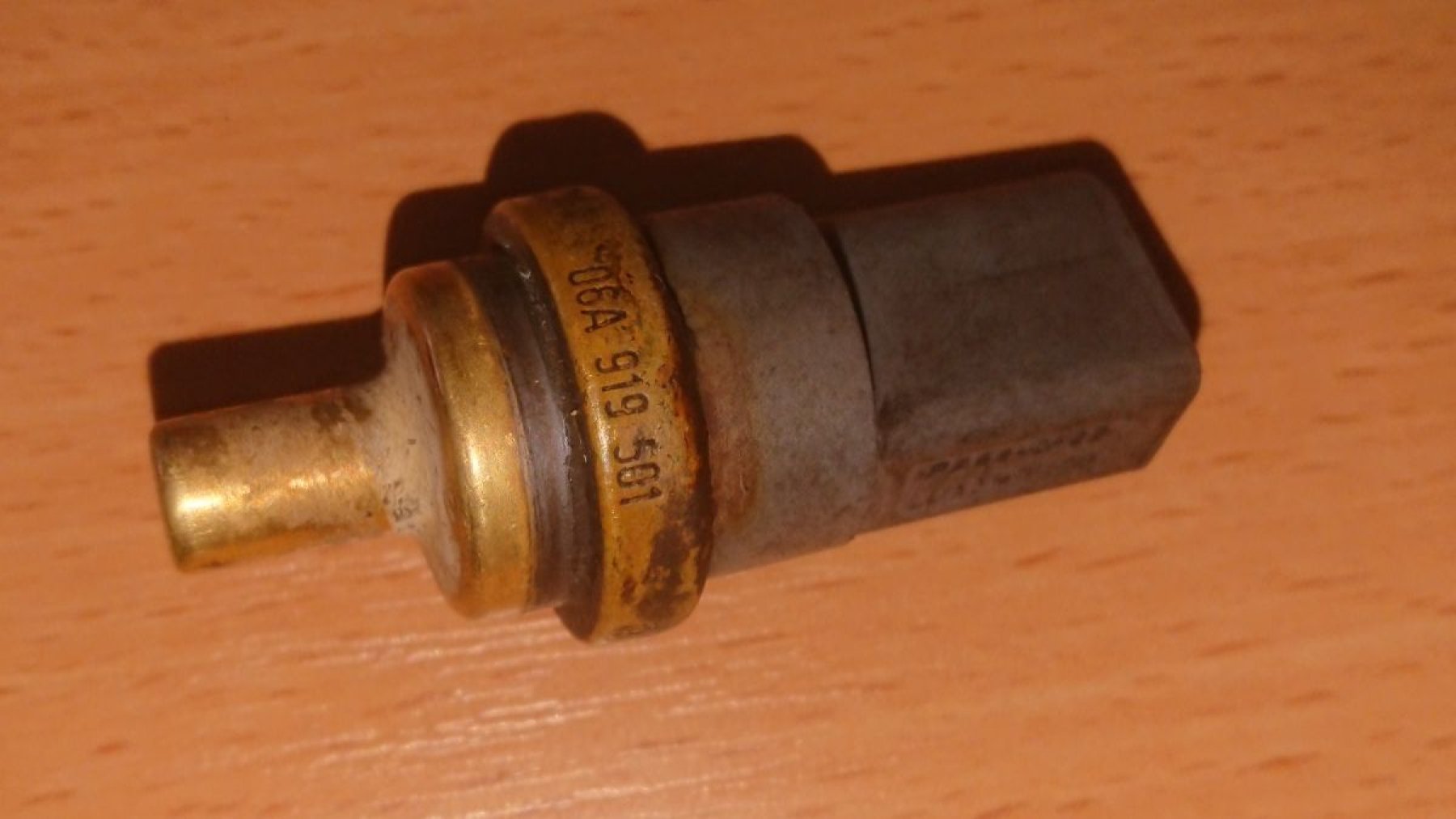 Датчик температури охолоджувальної рідини Volkswagen Passat B7 (2010-2015) 06A919501