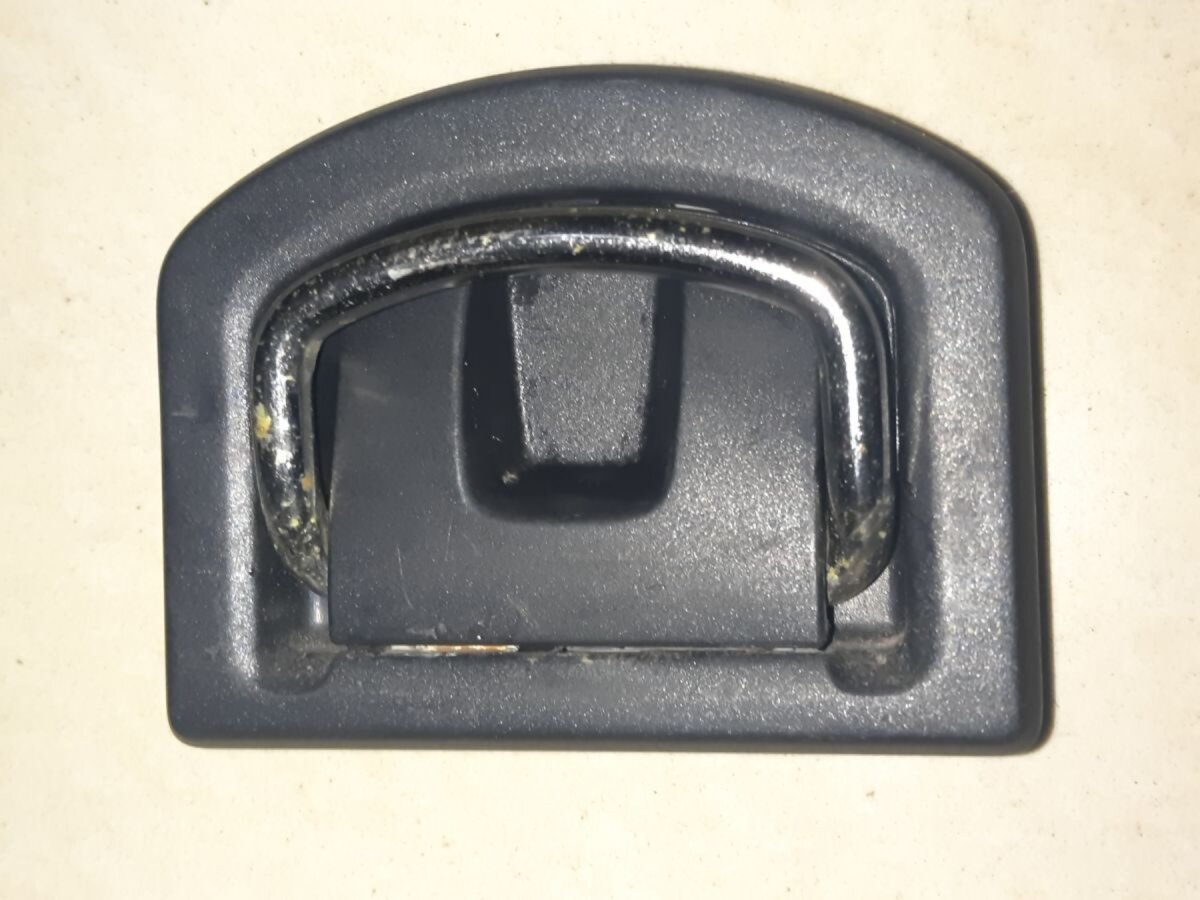 Крюк багажного відділення Volkswagen Passat B8 (2015-до тепер) 5M0863503