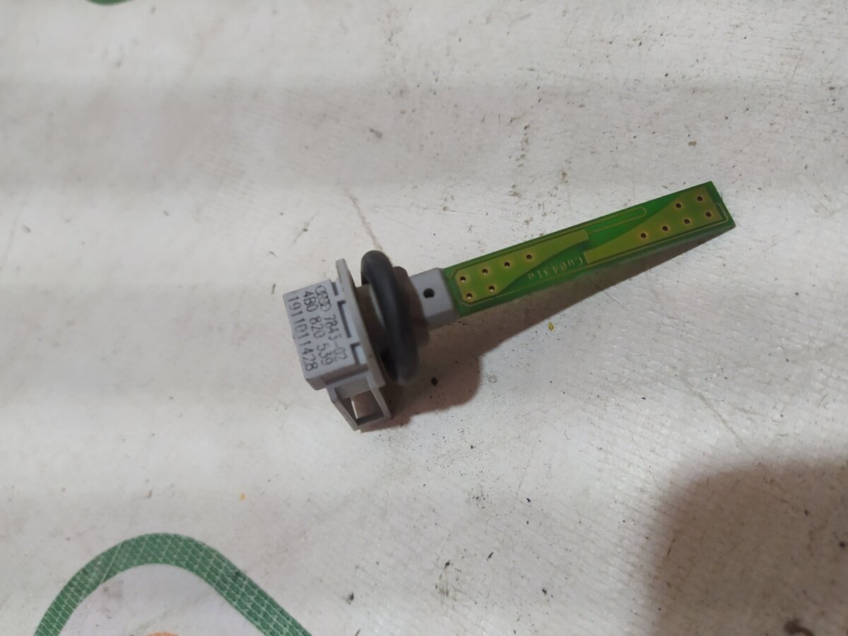 датчик температури навколишнього середовища Volkswagen Polo IV (2002-2009) 4B0820539