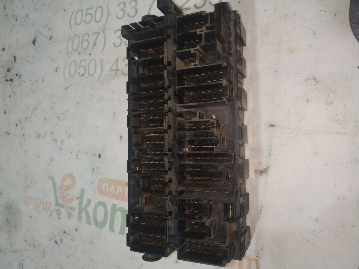 Блок предохранителей Т4 357937039 Volkswagen Sharan I (1995-2010) 357937039