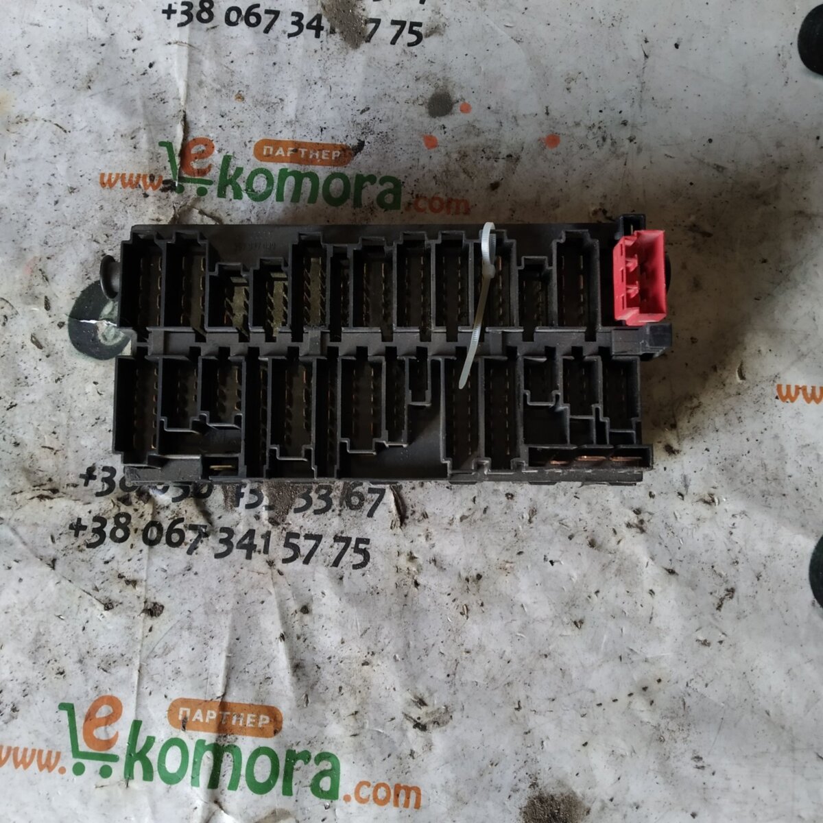 Блок предохранителей Т4 Volkswagen Sharan I (1995-2010) 357937039