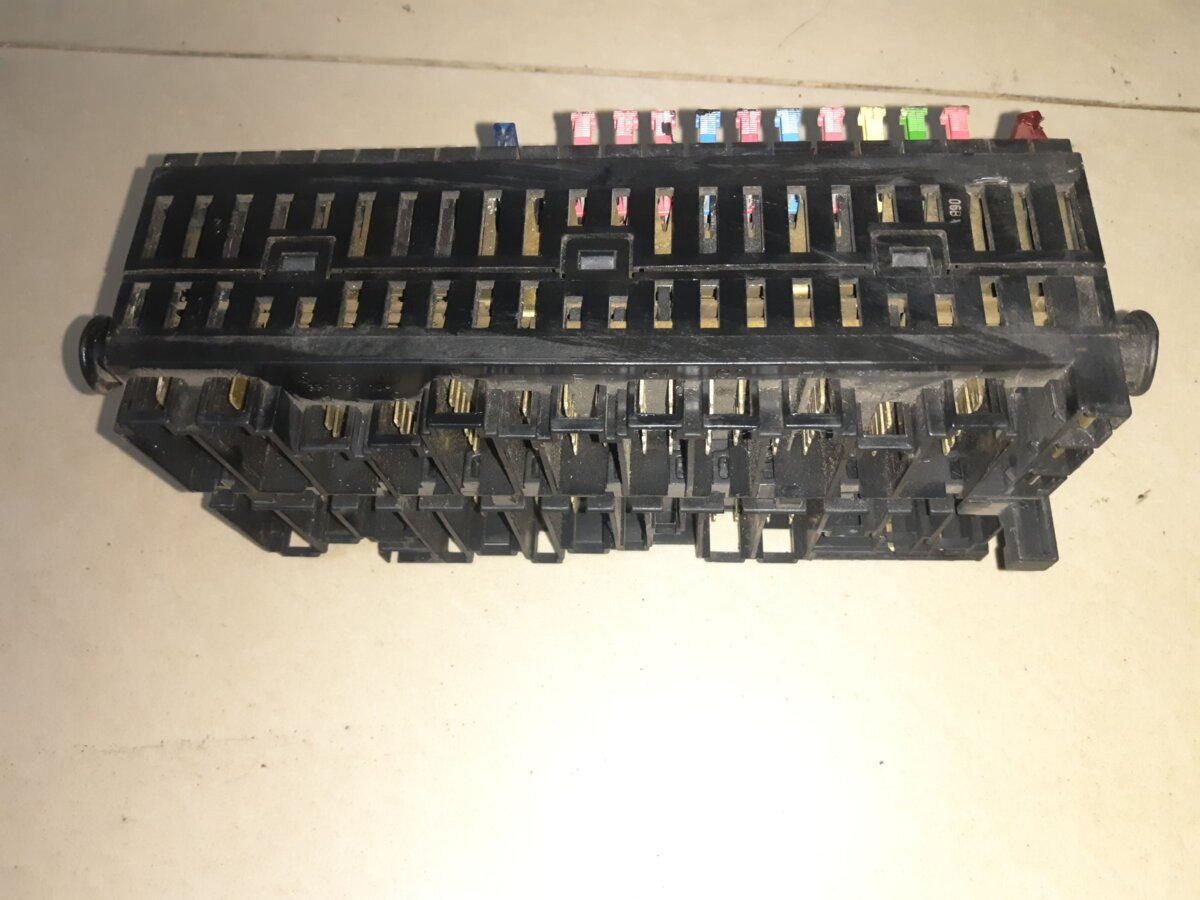 Блок предохранителей Т4 Volkswagen Sharan I (1995-2010) 357937039