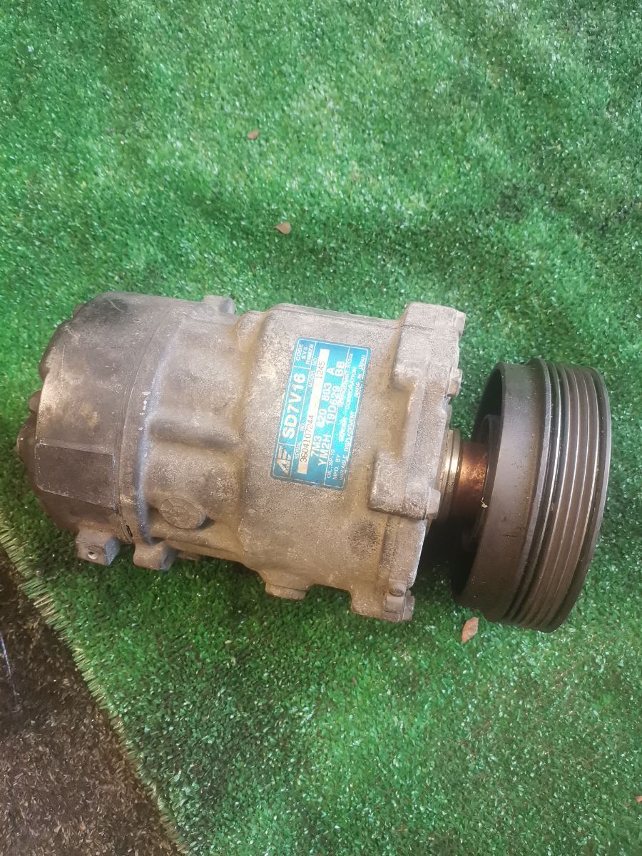 Компресор кондиціонера без муфти  Volkswagen Sharan I (1995-2010) 7M3820803A