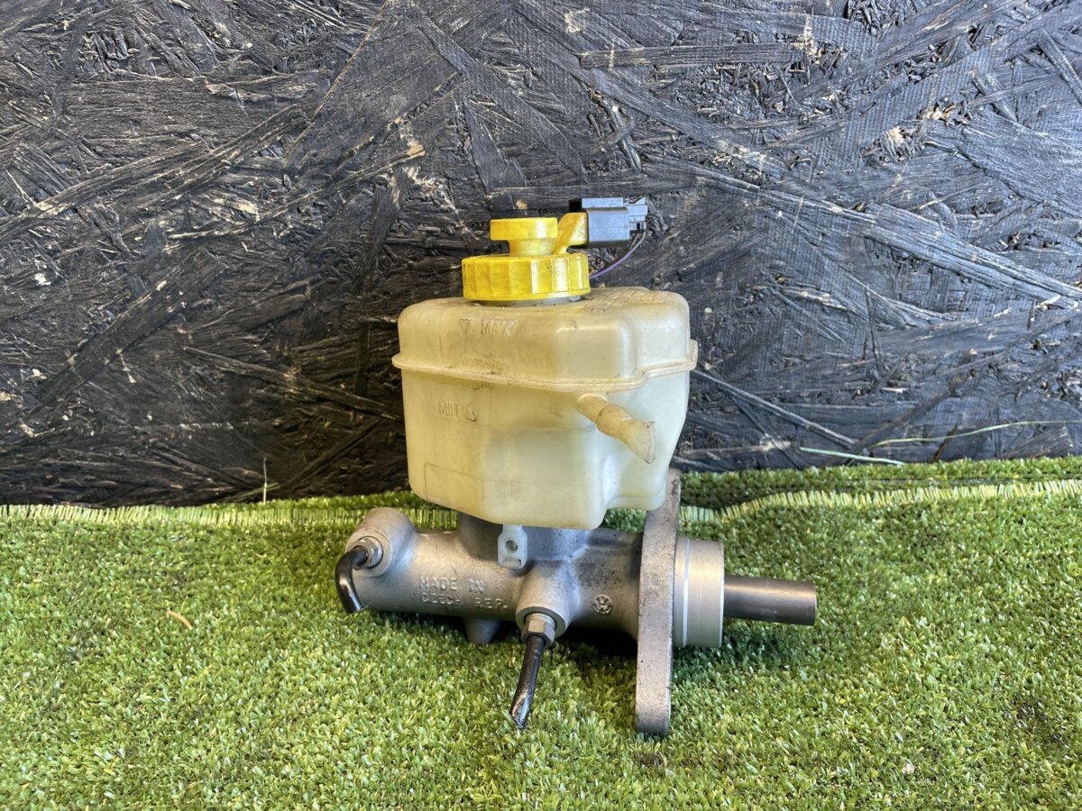 Циліндр гальмівний головний Volkswagen Touareg I (2002-2010) 7L0611019E