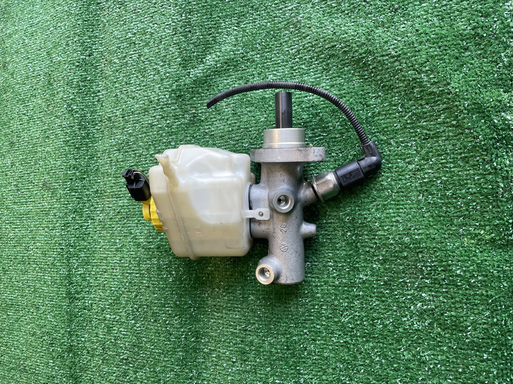 Циліндр гальмівний головний Volkswagen Touareg I (2002-2010) 7L0611019E