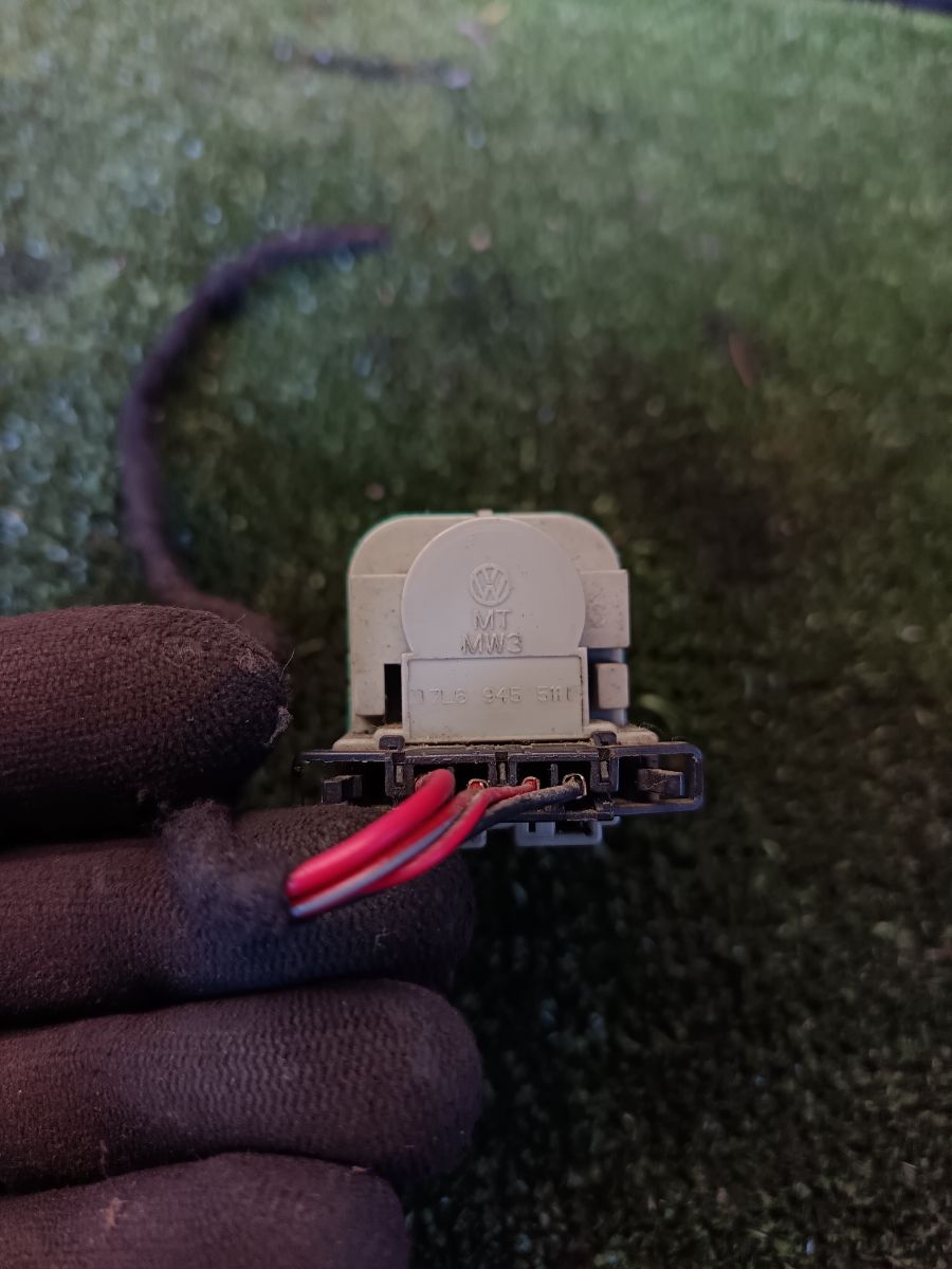 Датчик педалі гальм Volkswagen Touareg I (2002-2010) 7L6945511