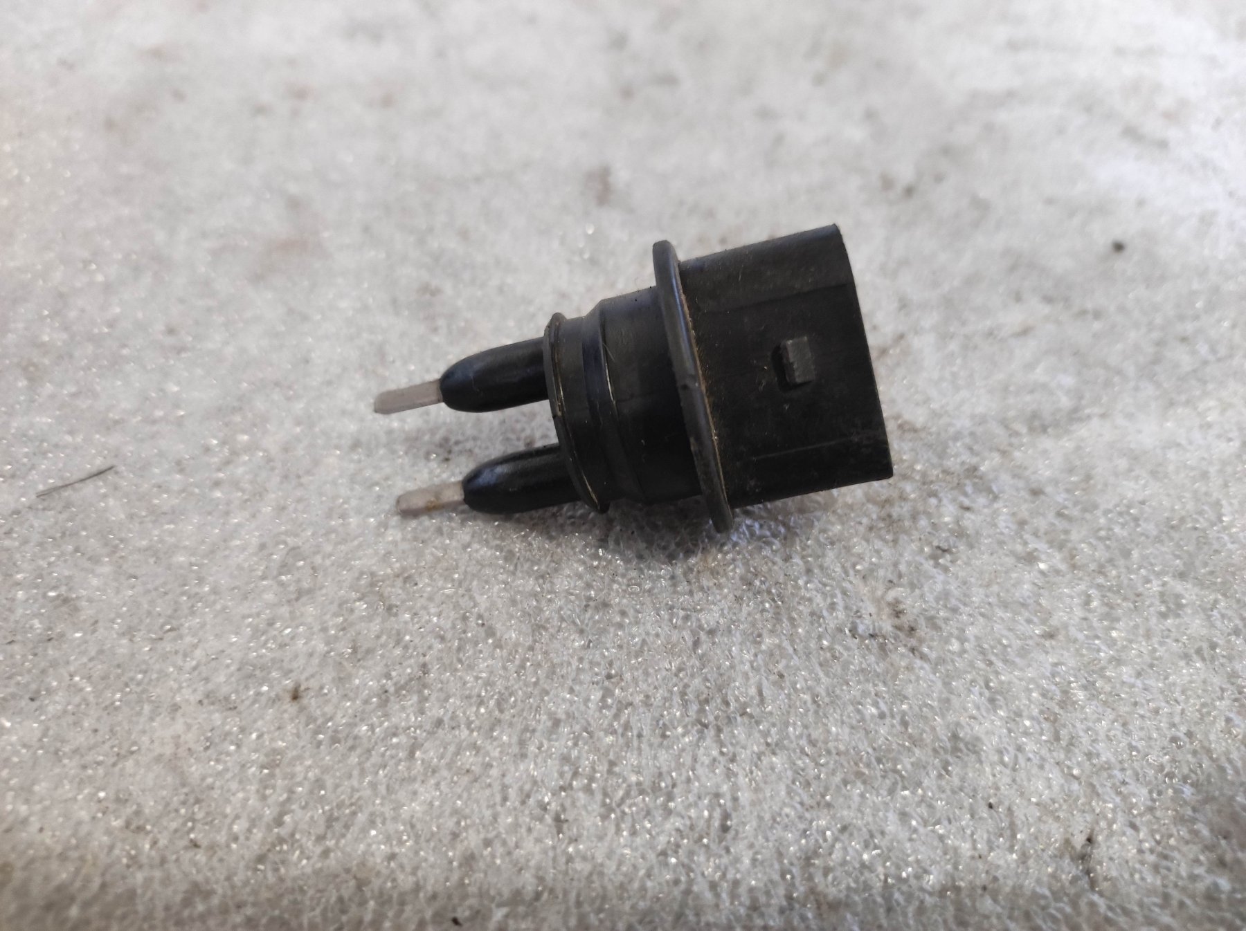 датчик рівня бачка склоомивача Volkswagen Touareg I (2002-2010) 7M0919376