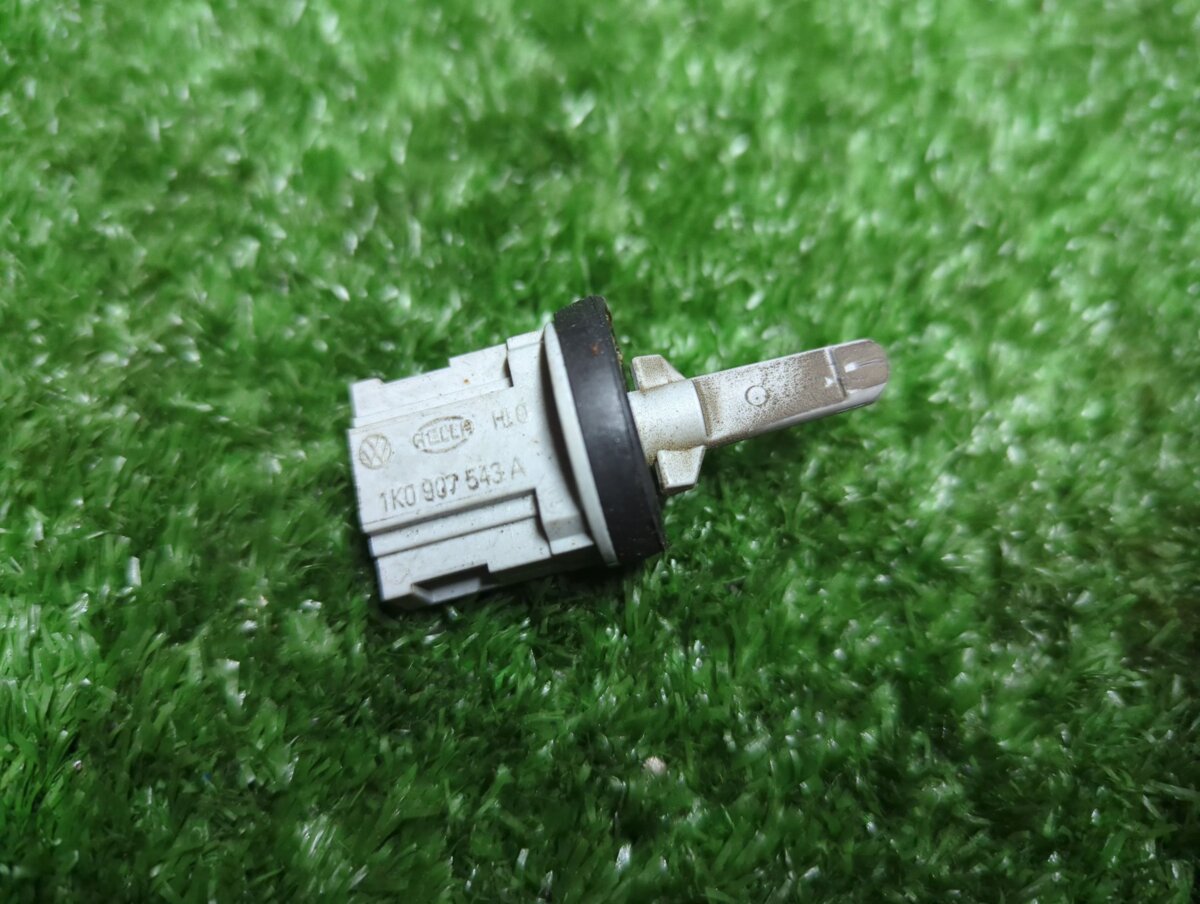 Датчик температури обігрівача Volkswagen Touareg I (2002-2010) 1K0907543A