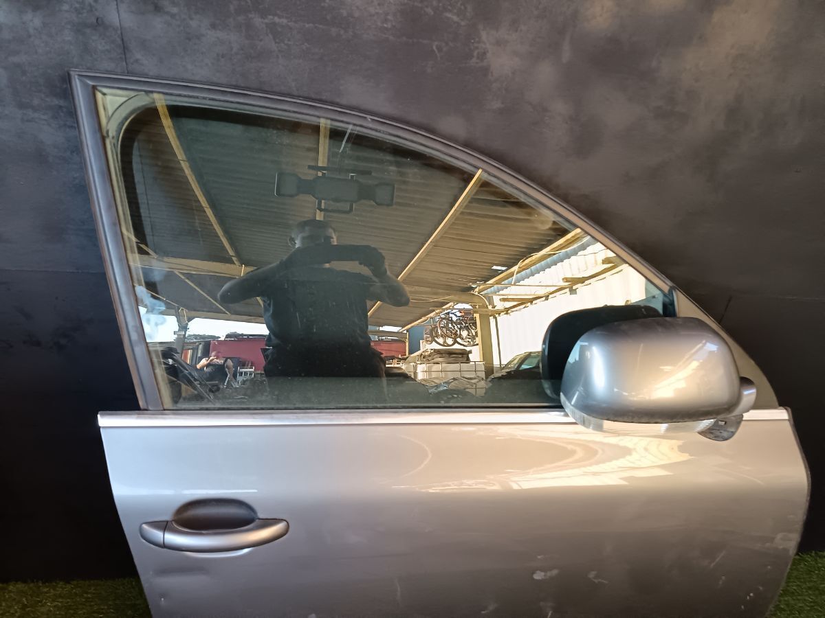 Двері пердні праві, дзеркало Volkswagen Touareg I (2002-2010) 7L0831056L