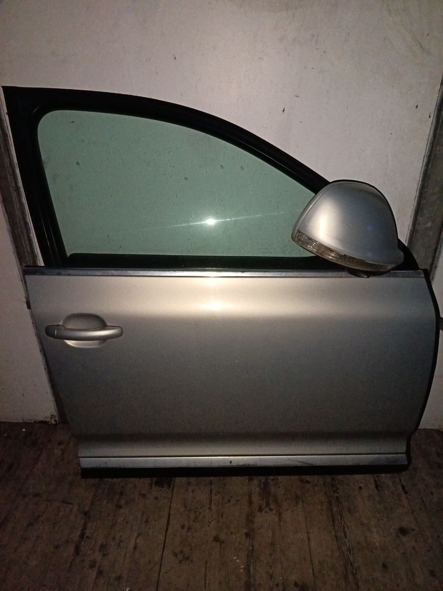 Двері передні праві  Volkswagen Touareg I (2002-2010) 7L0831056L