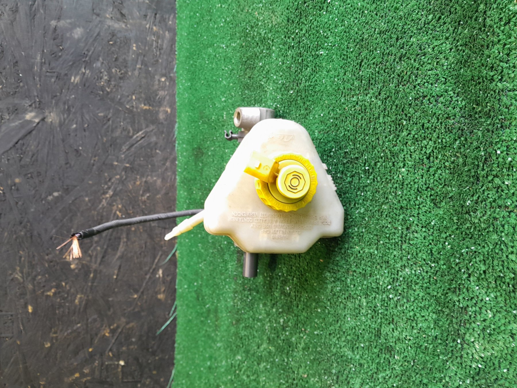 Головний гальмівний циліндр Volkswagen Touareg I (2002-2010) 7L0611019E